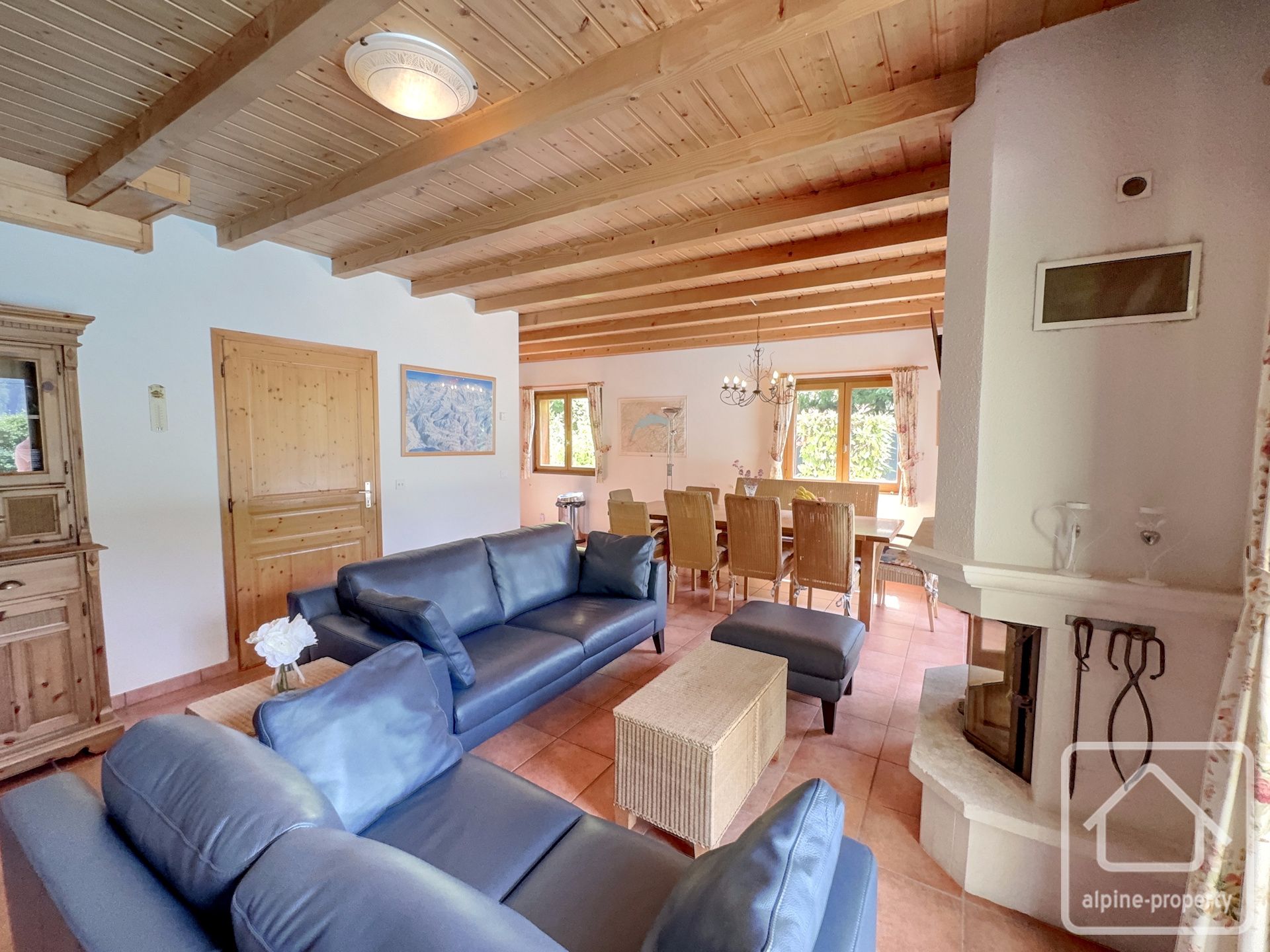 Immaculate Chalet With Swimming Pool With Sensational Views And Sunshine. – DELICE