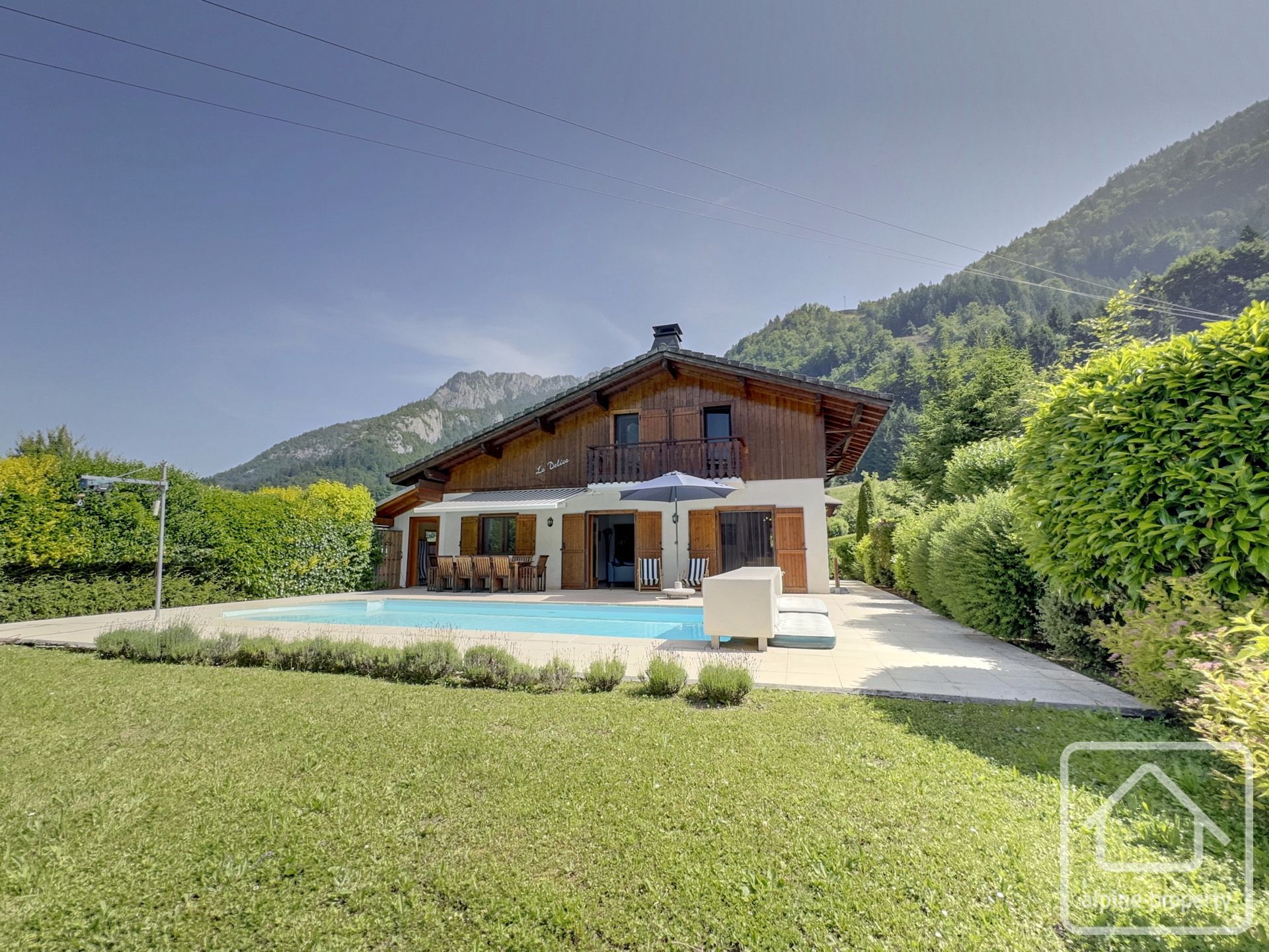 Immaculate Chalet With Swimming Pool With Sensational Views And Sunshine. – DELICE