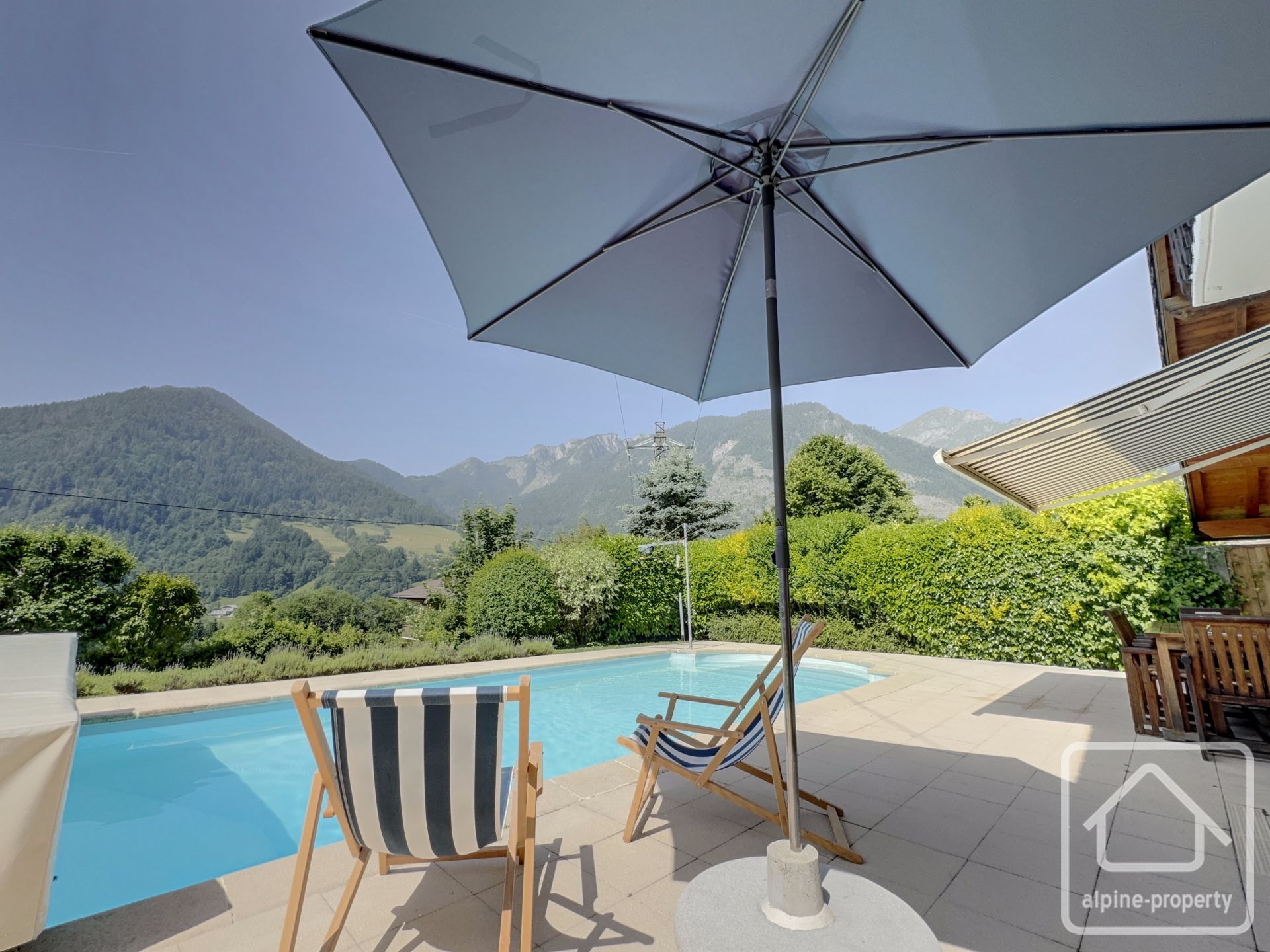 Immaculate Chalet With Swimming Pool With Sensational Views And Sunshine. – DELICE