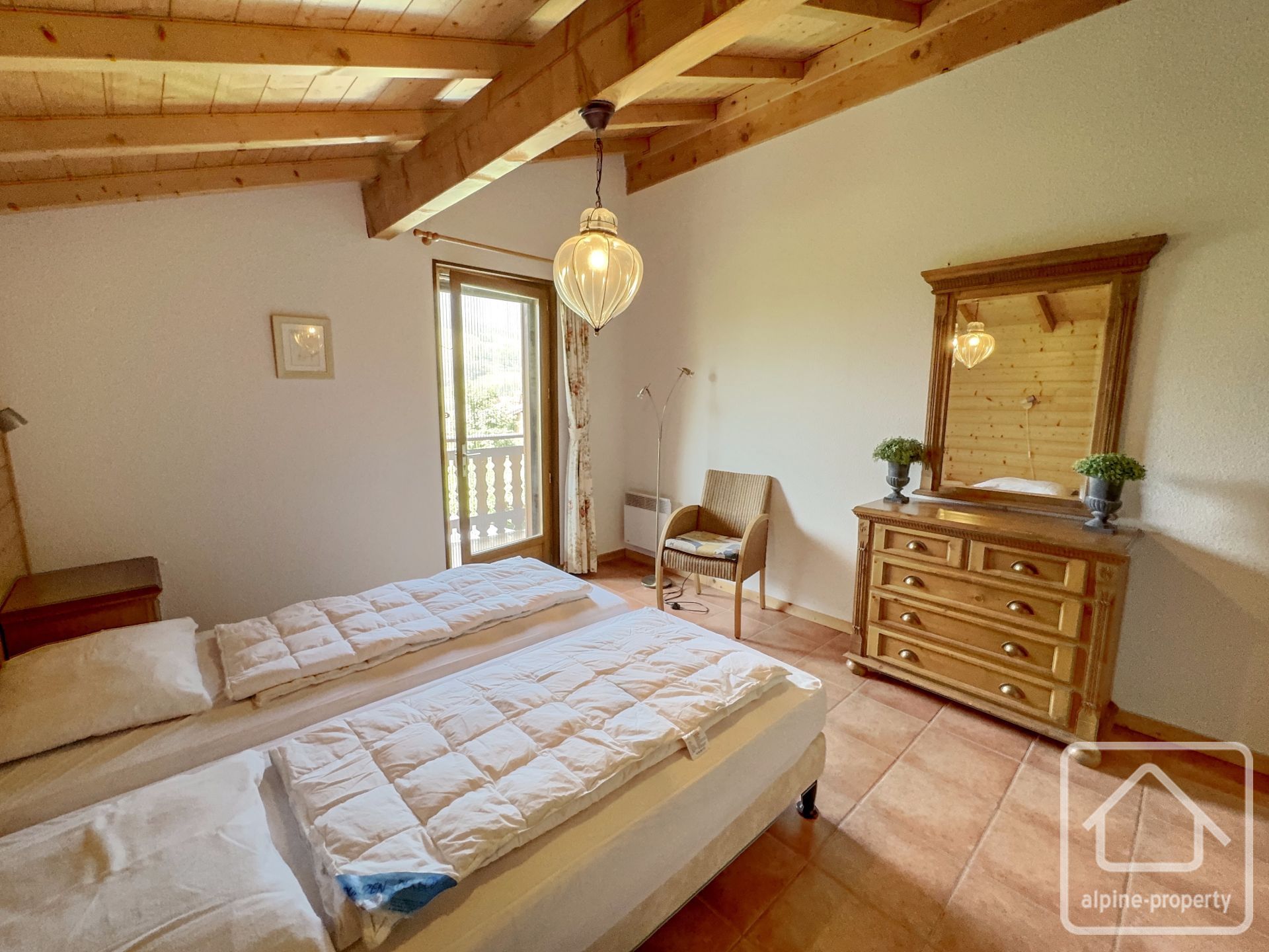 Immaculate Chalet With Swimming Pool With Sensational Views And Sunshine. – DELICE