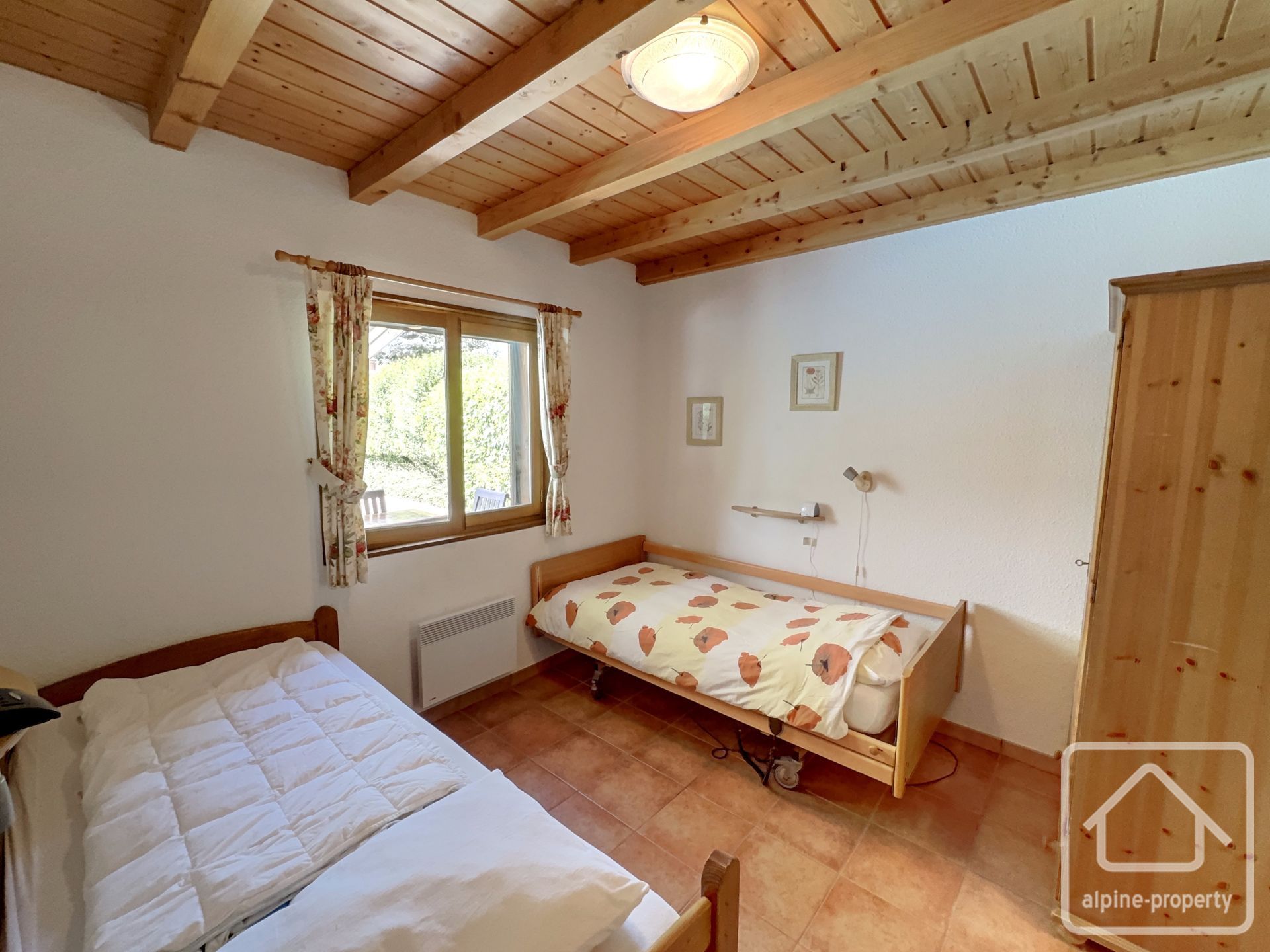 Immaculate Chalet With Swimming Pool With Sensational Views And Sunshine. – DELICE