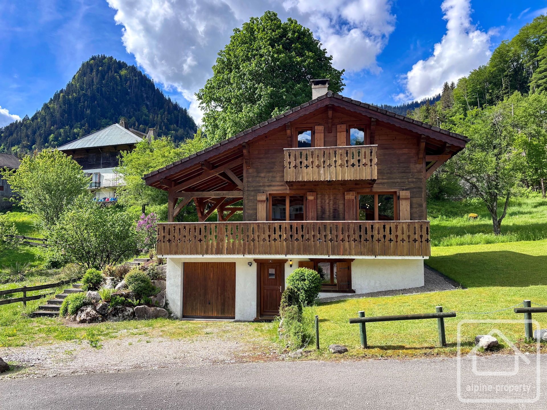 Superb Family Chalet With Large Sunny Garden, In A Quiet Location And Within Walking Distance To The Centre Of St Jean D’Aulps – DRANSE