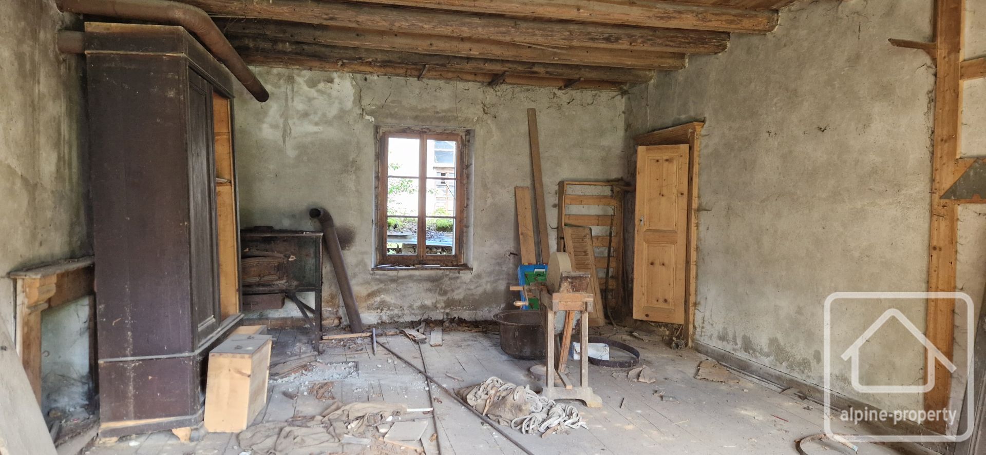Charming Two-storey Former Workshop With Existing Planning Permission. An Exciting Opportunity To Create A Unique Mountain Retreat. – SCIAUX