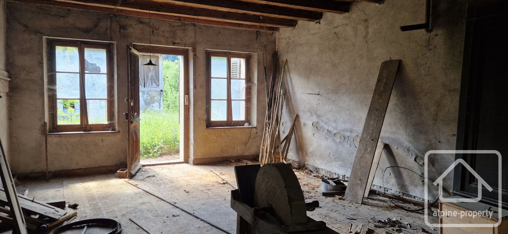 Charming Two-storey Former Workshop With Existing Planning Permission. An Exciting Opportunity To Create A Unique Mountain Retreat. – SCIAUX