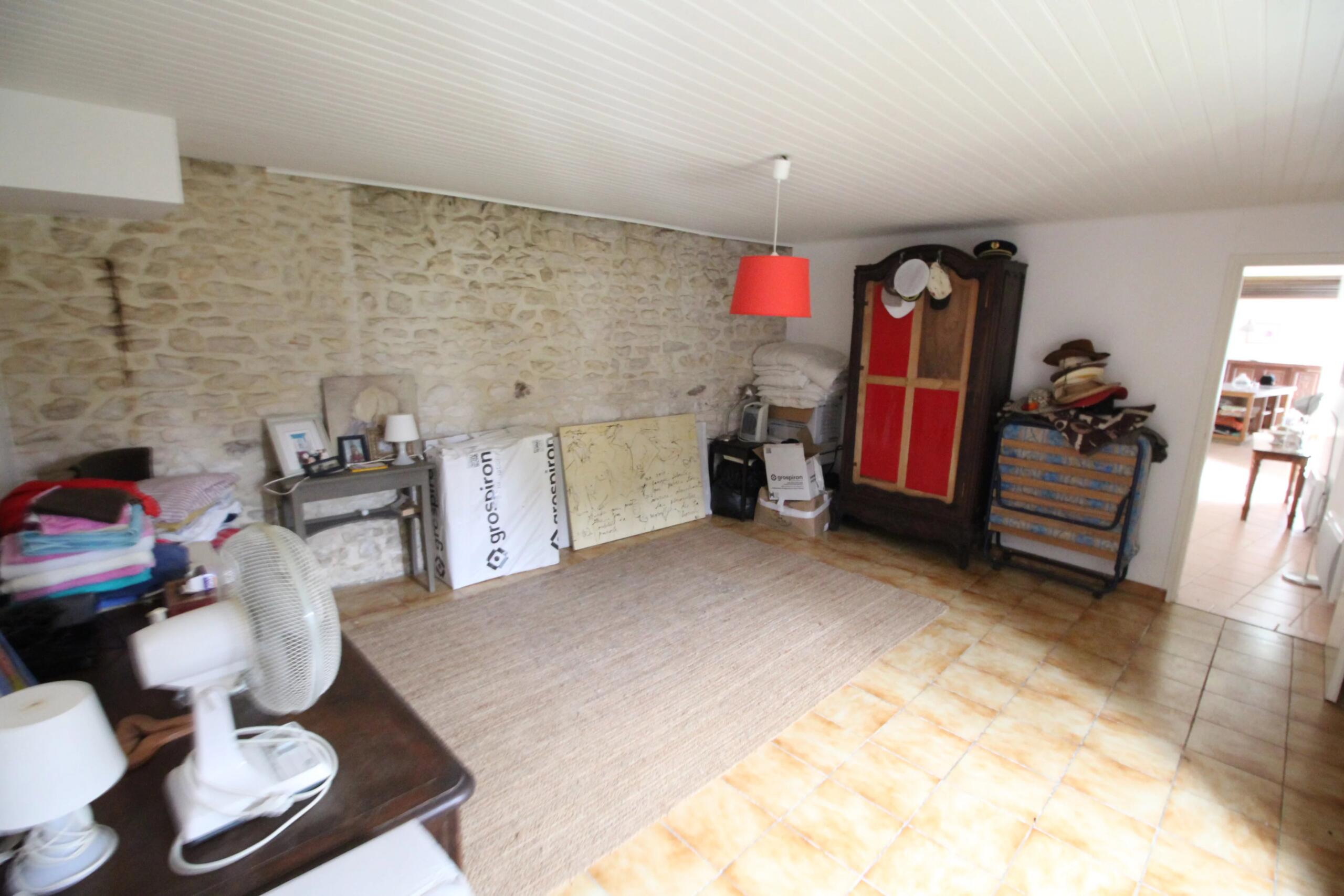 Three bedroom detached property with 2 hectares, Poitou-Charentes – France – BVI85081