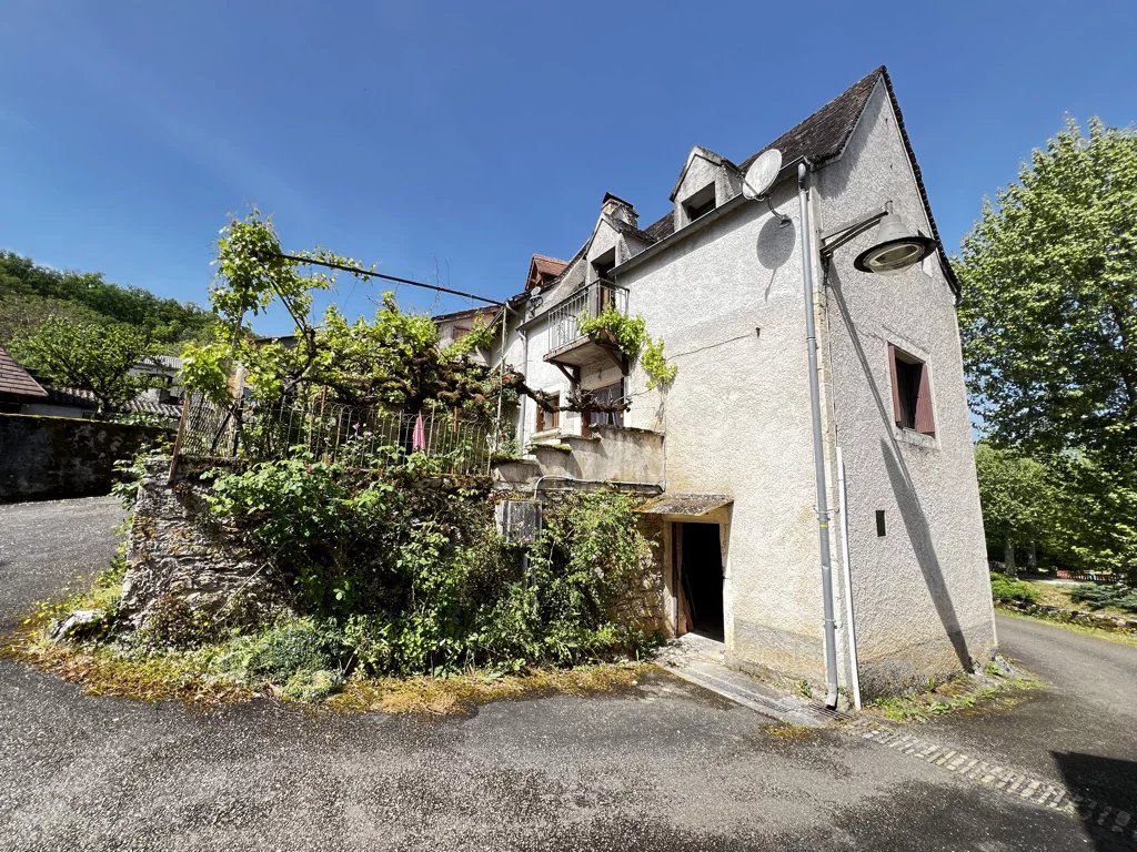 Delightful, 2 bedroomed, semi-detached property in a charming village, 30 minutes from Cahors, Midi-Pyrénées – France – BVI83853