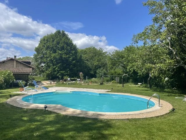 Charming 3-Bedroom Stone House with Pool in Videix, Limousin – France – BVI85471