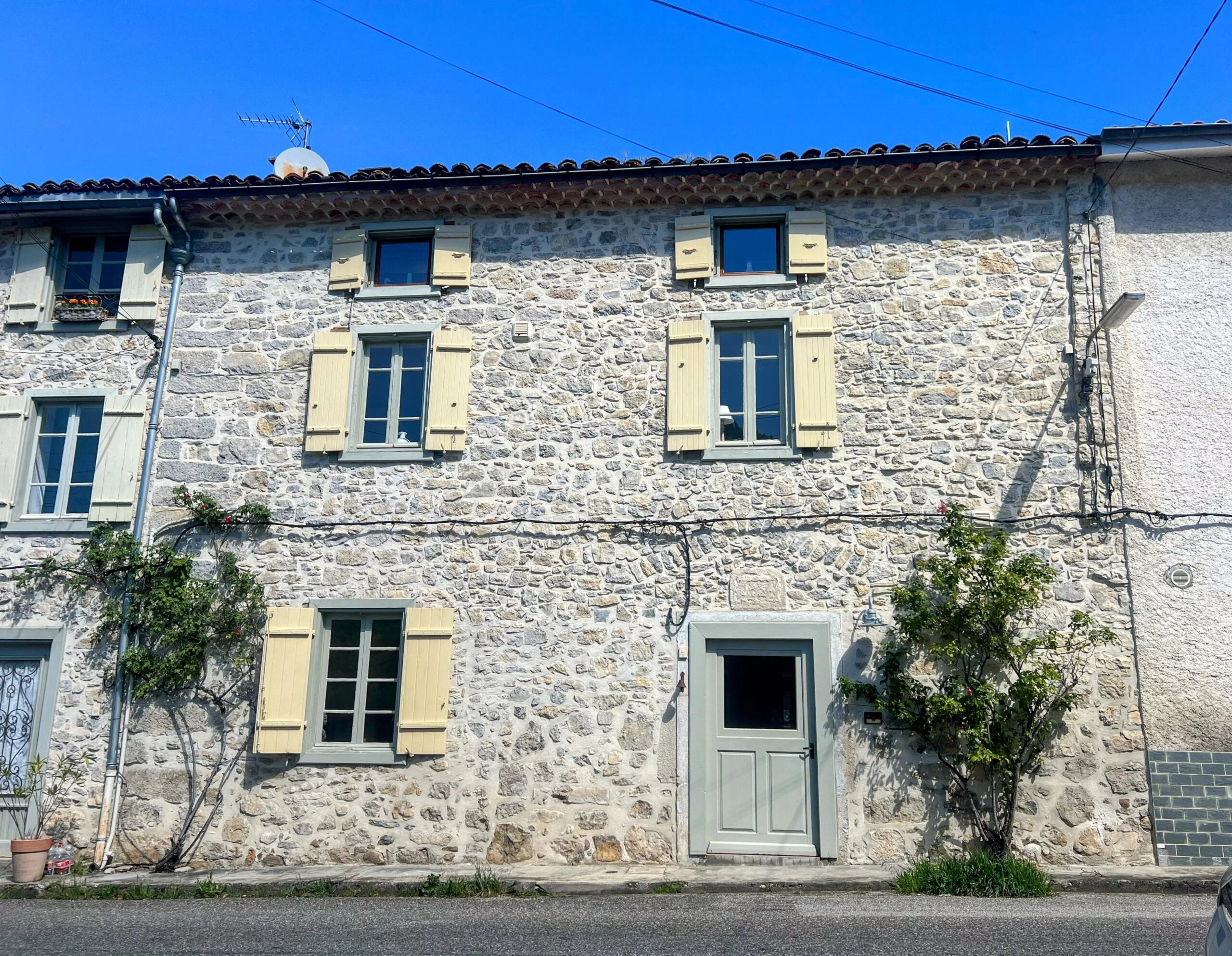 Rustic Living with Modern Luxury, Languedoc-Roussillon – France – BVI85353