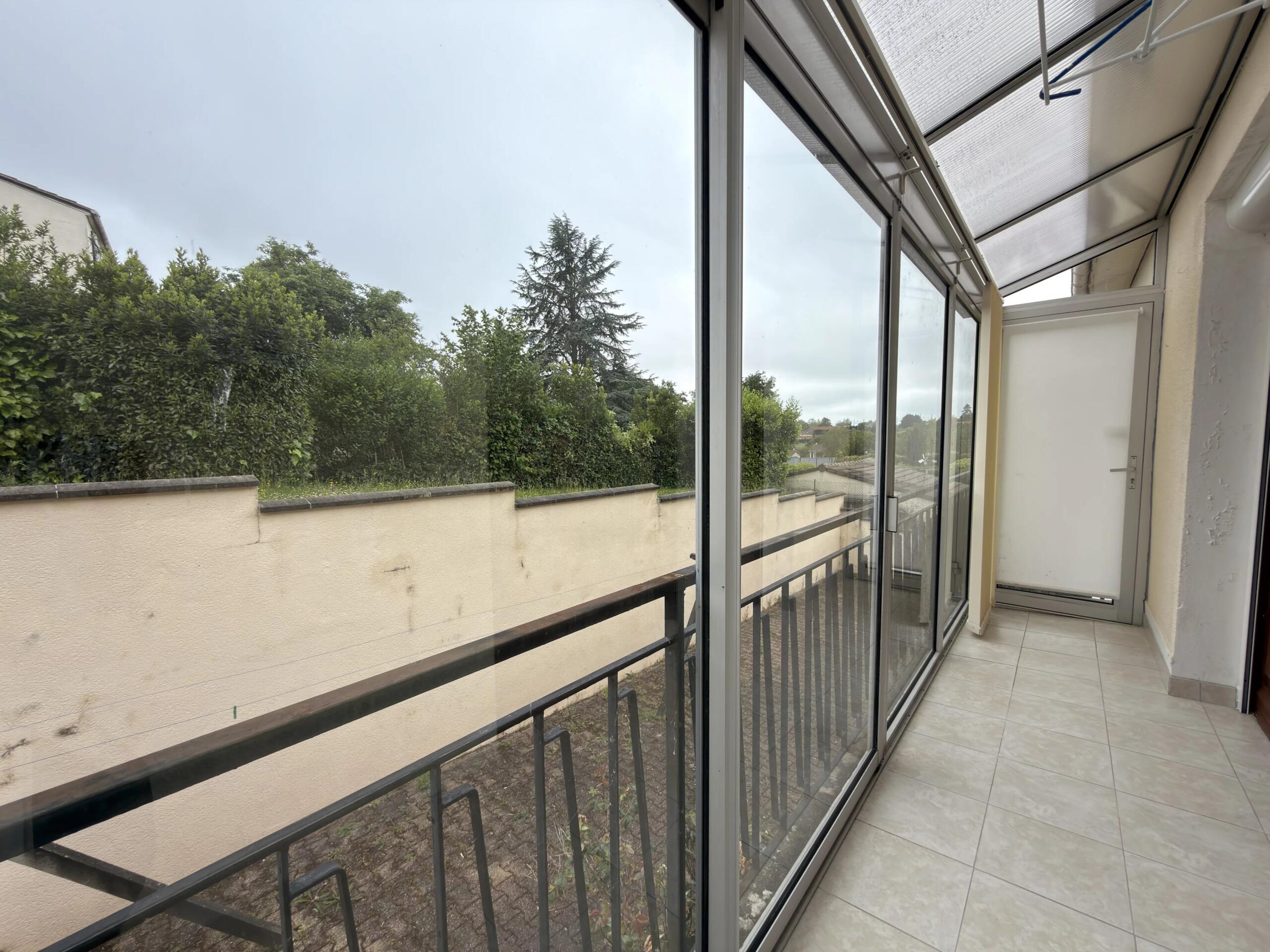 Spacious Townhouse with Garden, Balcony and Large Garage – Central Ruffec, Poitou-Charentes – France – BVI85652