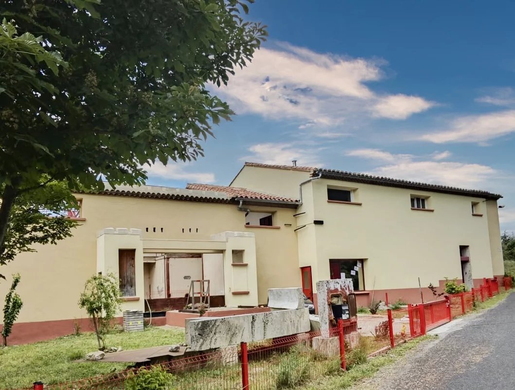 A former wine cooperative building converted into an artist’s studio with living space, Languedoc-Roussillon – France – BVI84732