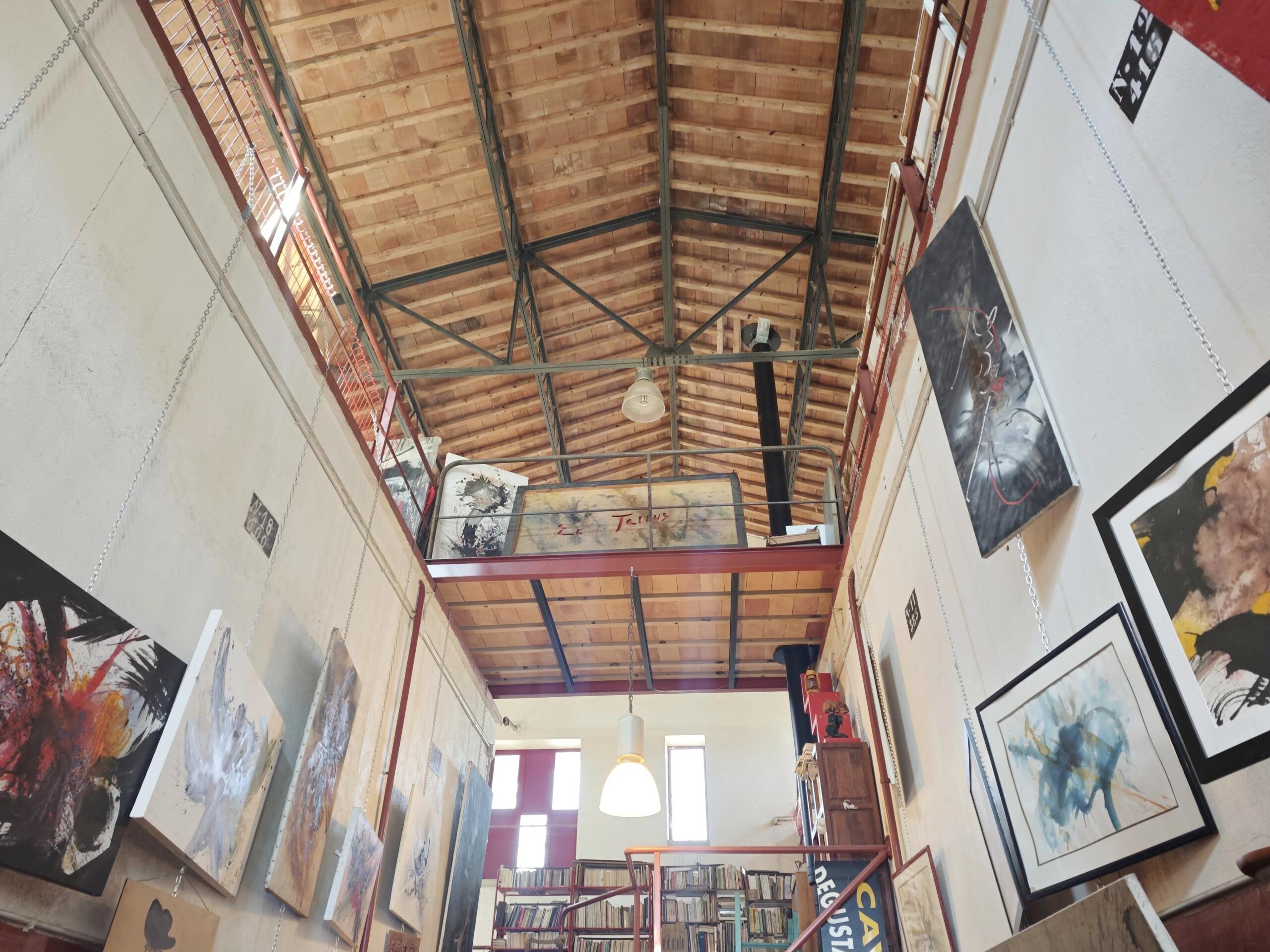 A former wine cooperative building converted into an artist’s studio with living space, Languedoc-Roussillon – France – BVI84732
