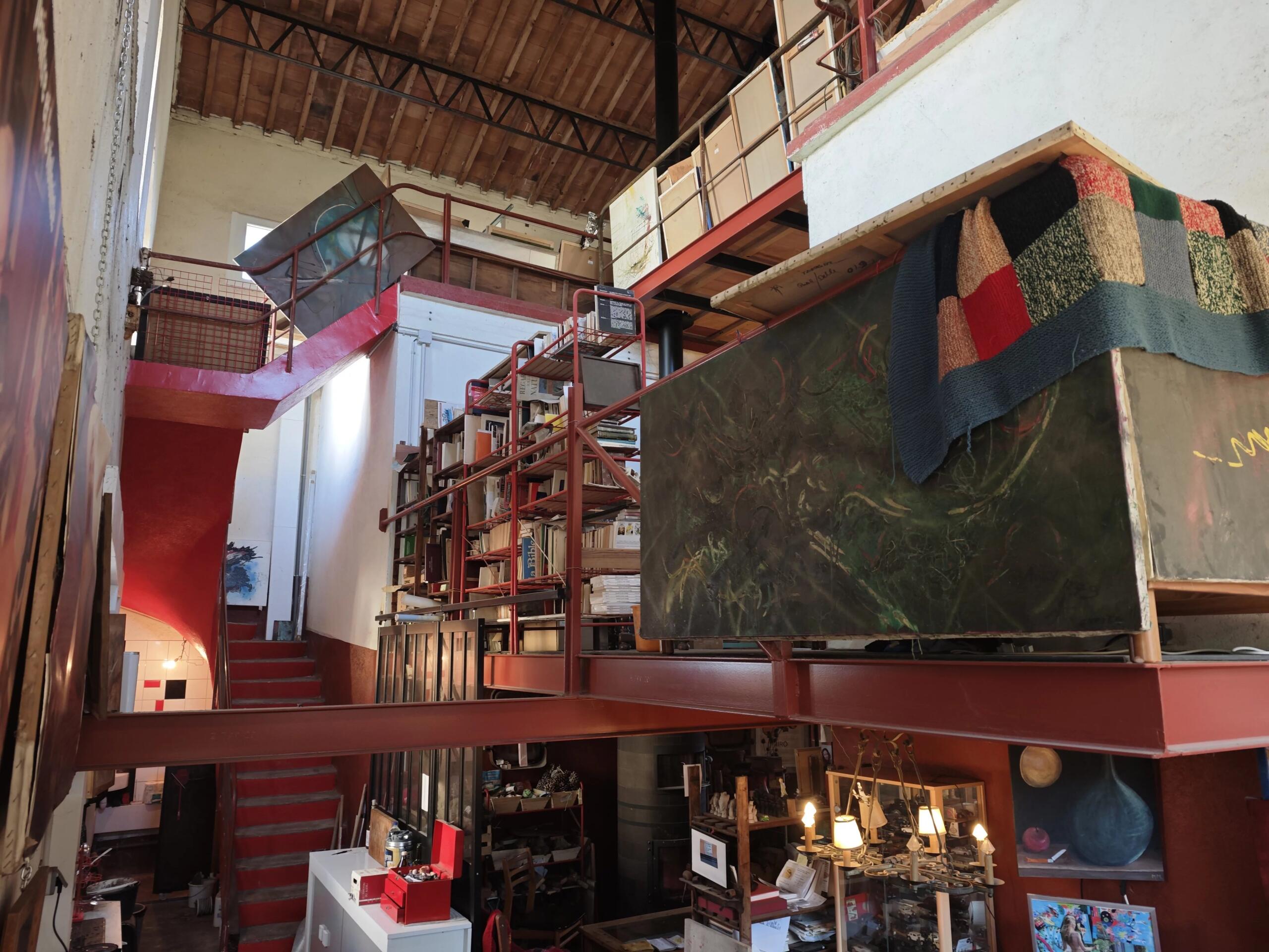 A former wine cooperative building converted into an artist’s studio with living space, Languedoc-Roussillon – France – BVI84732