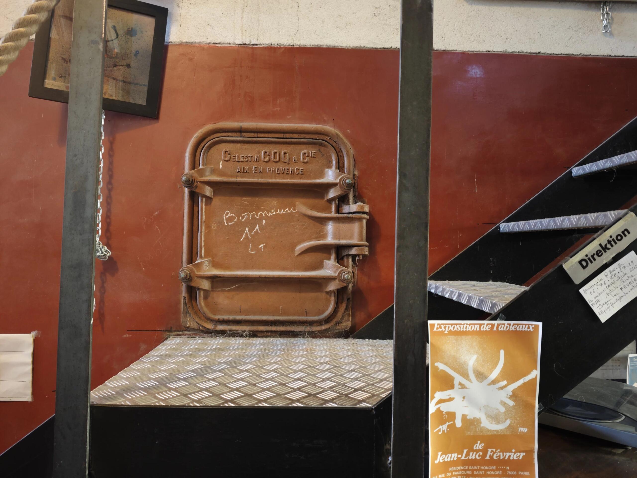 A former wine cooperative building converted into an artist’s studio with living space, Languedoc-Roussillon – France – BVI84732