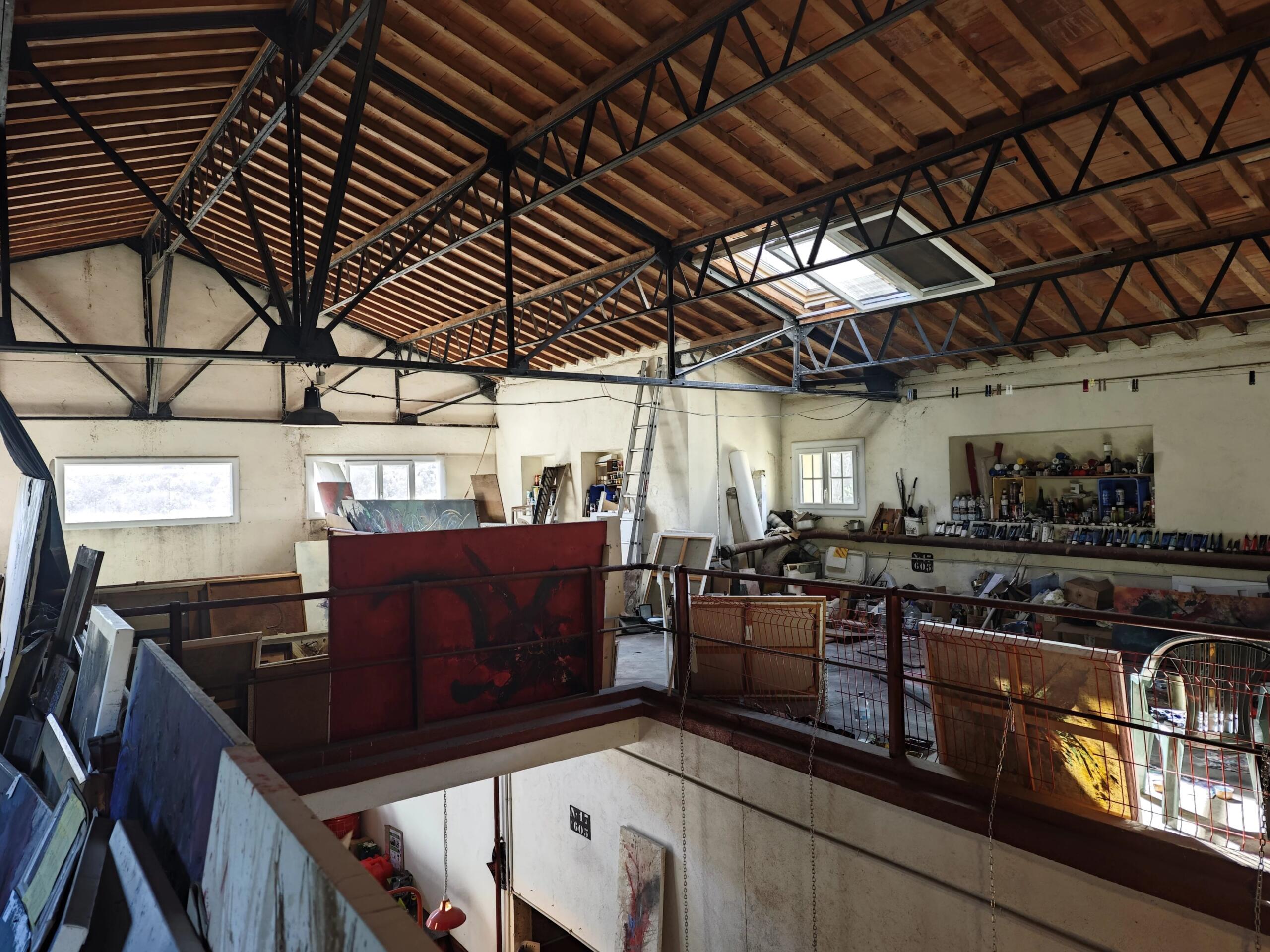 A former wine cooperative building converted into an artist’s studio with living space, Languedoc-Roussillon – France – BVI84732