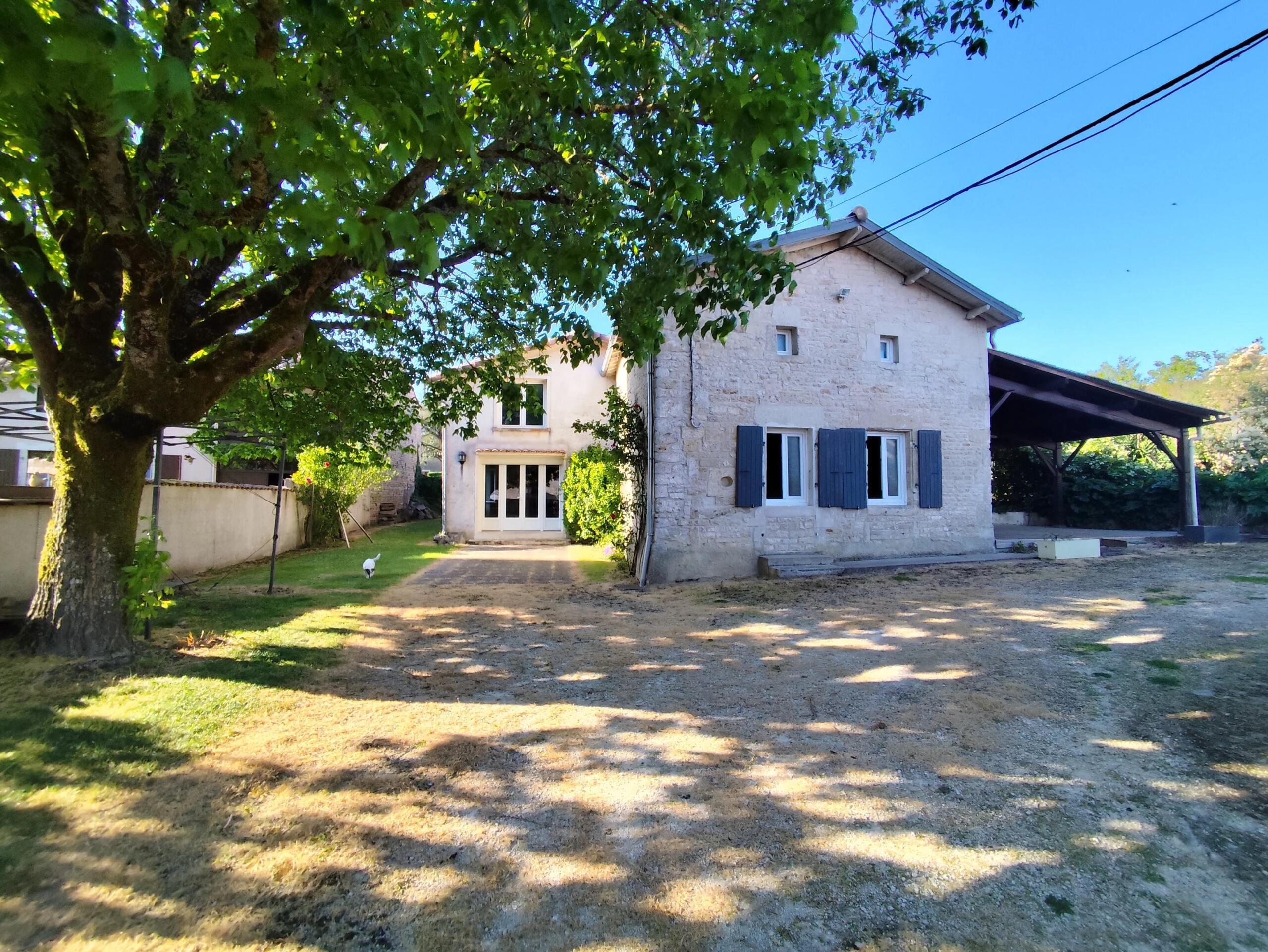 Great Potential: 2-Bedroom Village Home to Renovate with Large Garden and Garage, Poitou-Charentes – France – BVI83950
