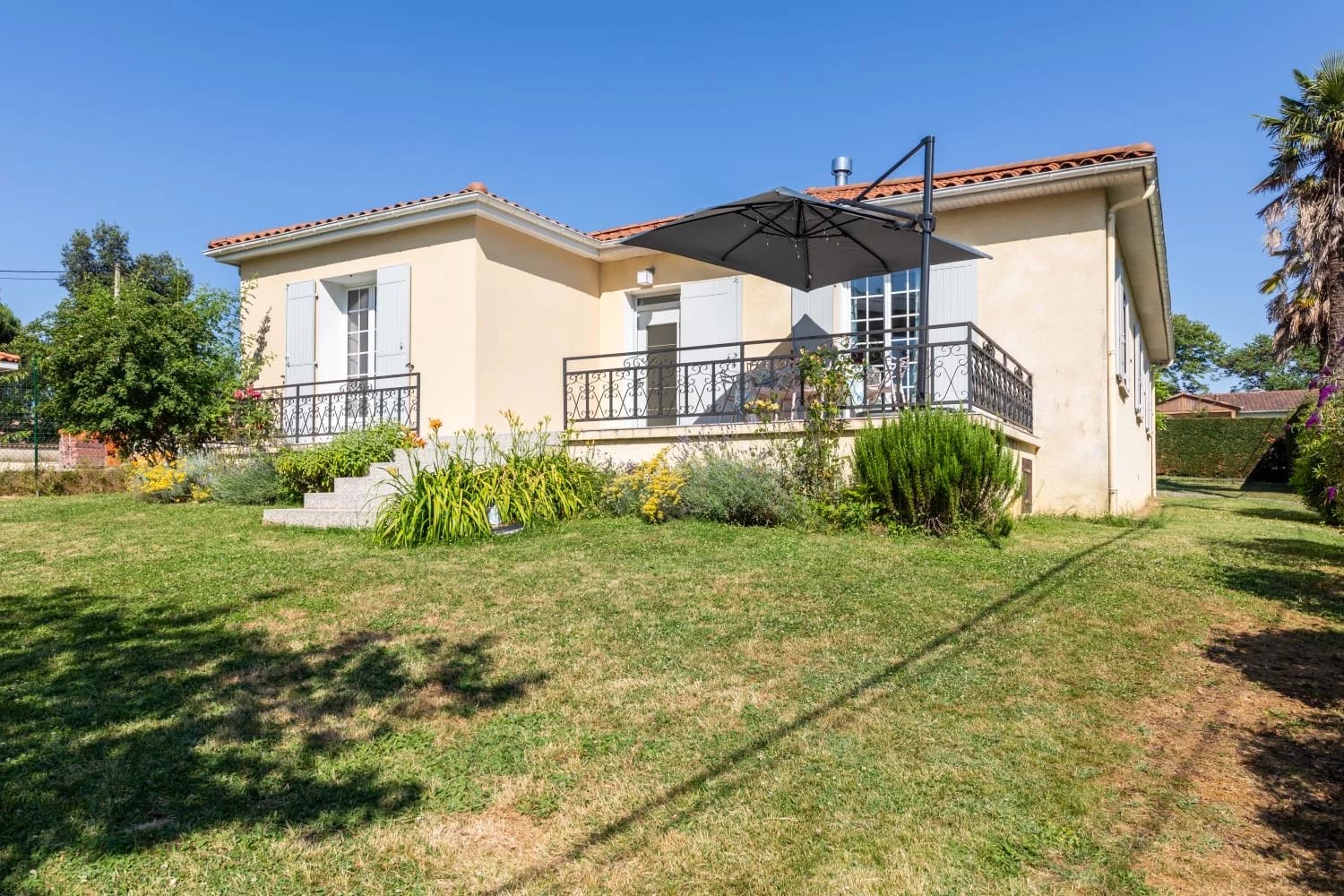 Beautiful Bright Single-Storey House – 3 Bedrooms, Enclosed Garden – Eymet, Aquitaine – France – BVI83428