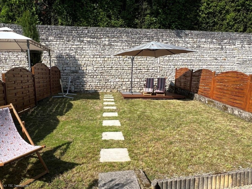 2 bedroom House in Verteuil-Sur-Charente, France – r7489
