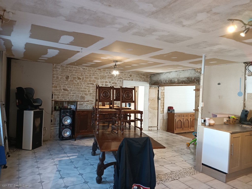 2 bedroom House in Ruffec, France – r7485