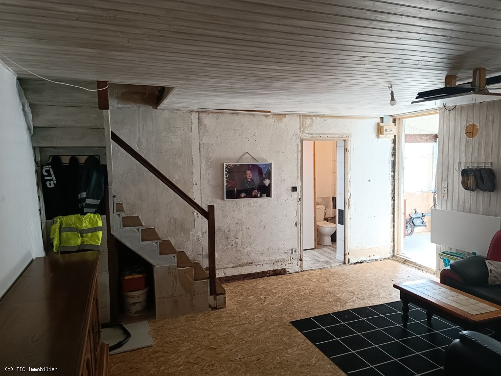 2 bedroom House in Ruffec, France – r7485