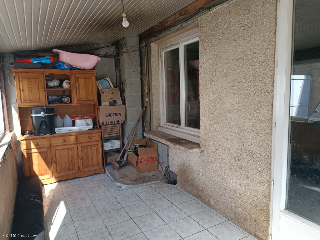 2 bedroom House in Ruffec, France – r7485