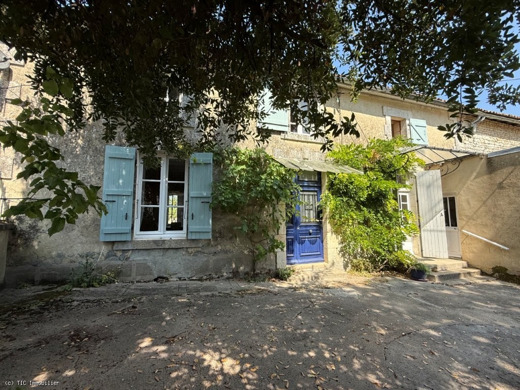 4 bedroom House in Ruffec, France – r7476