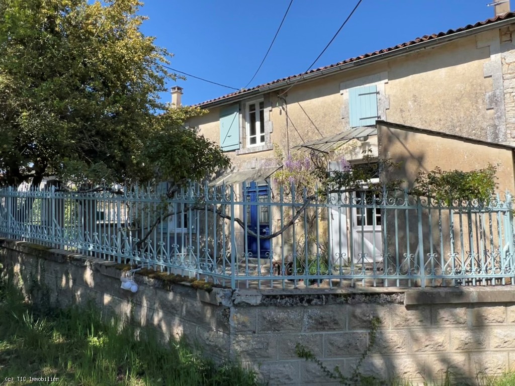 4 bedroom House in Ruffec, France – r7476