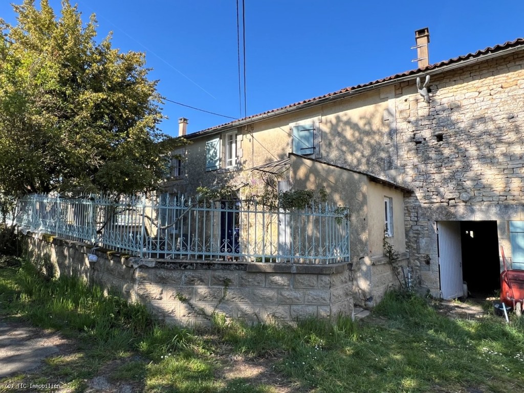 4 bedroom House in Ruffec, France – r7476