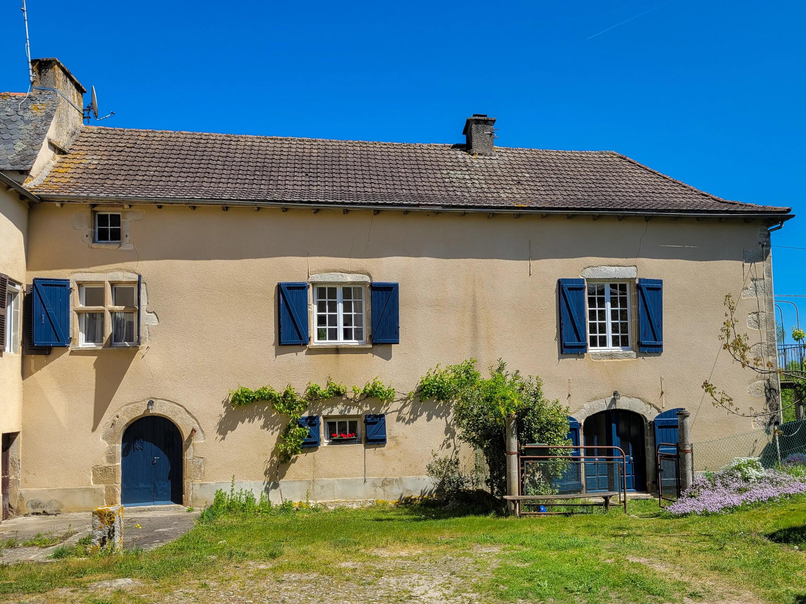 Historic Former Notary’s House with character and views in Le Bas Ségala, Midi-Pyrénées – France – BVI72621