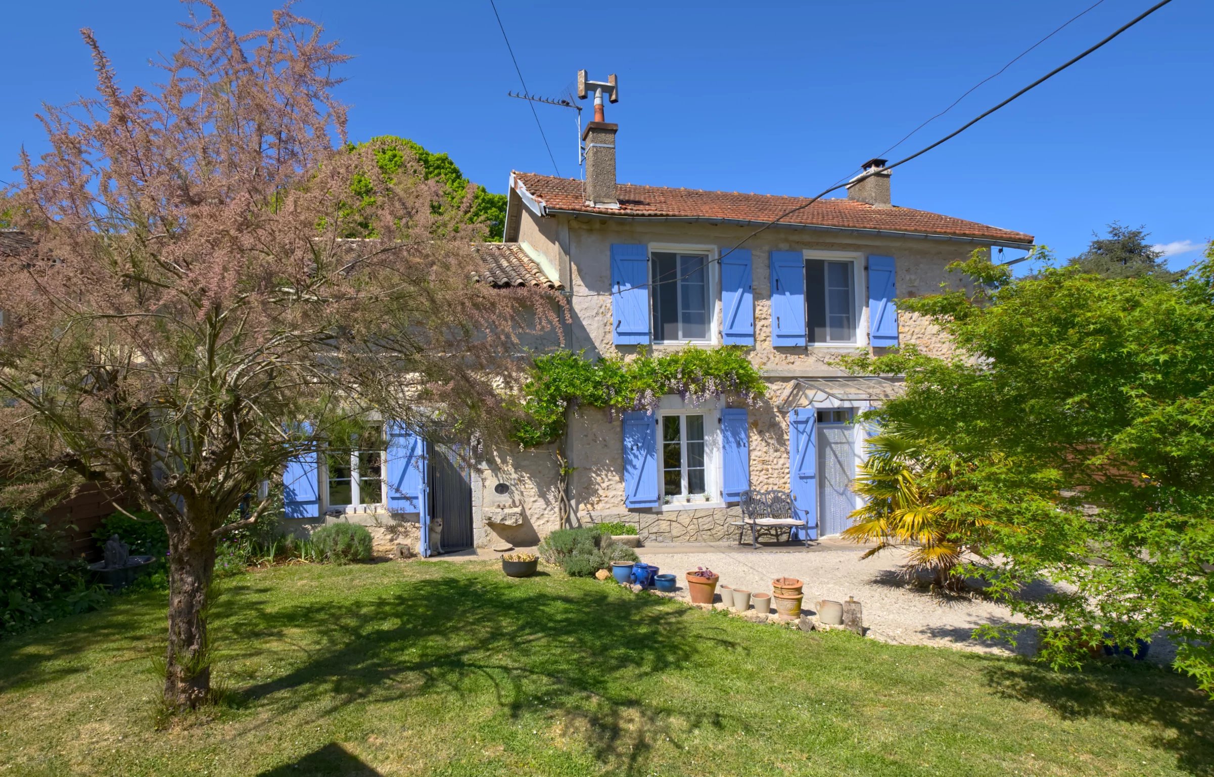 Charming 3-bed country property in a quiet location, Poitou-Charentes – France – BVI85487