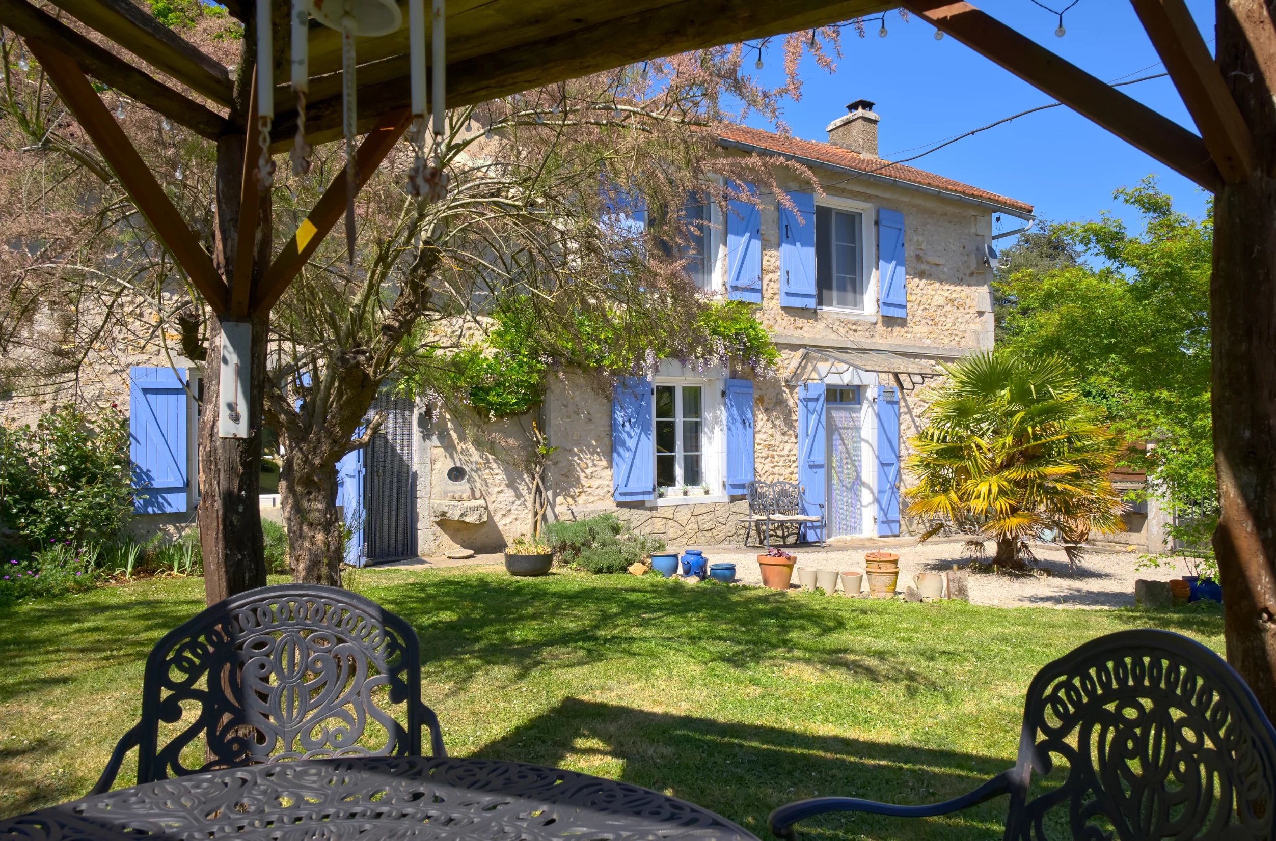 Charming 3-bed country property in a quiet location, Poitou-Charentes – France – BVI85487
