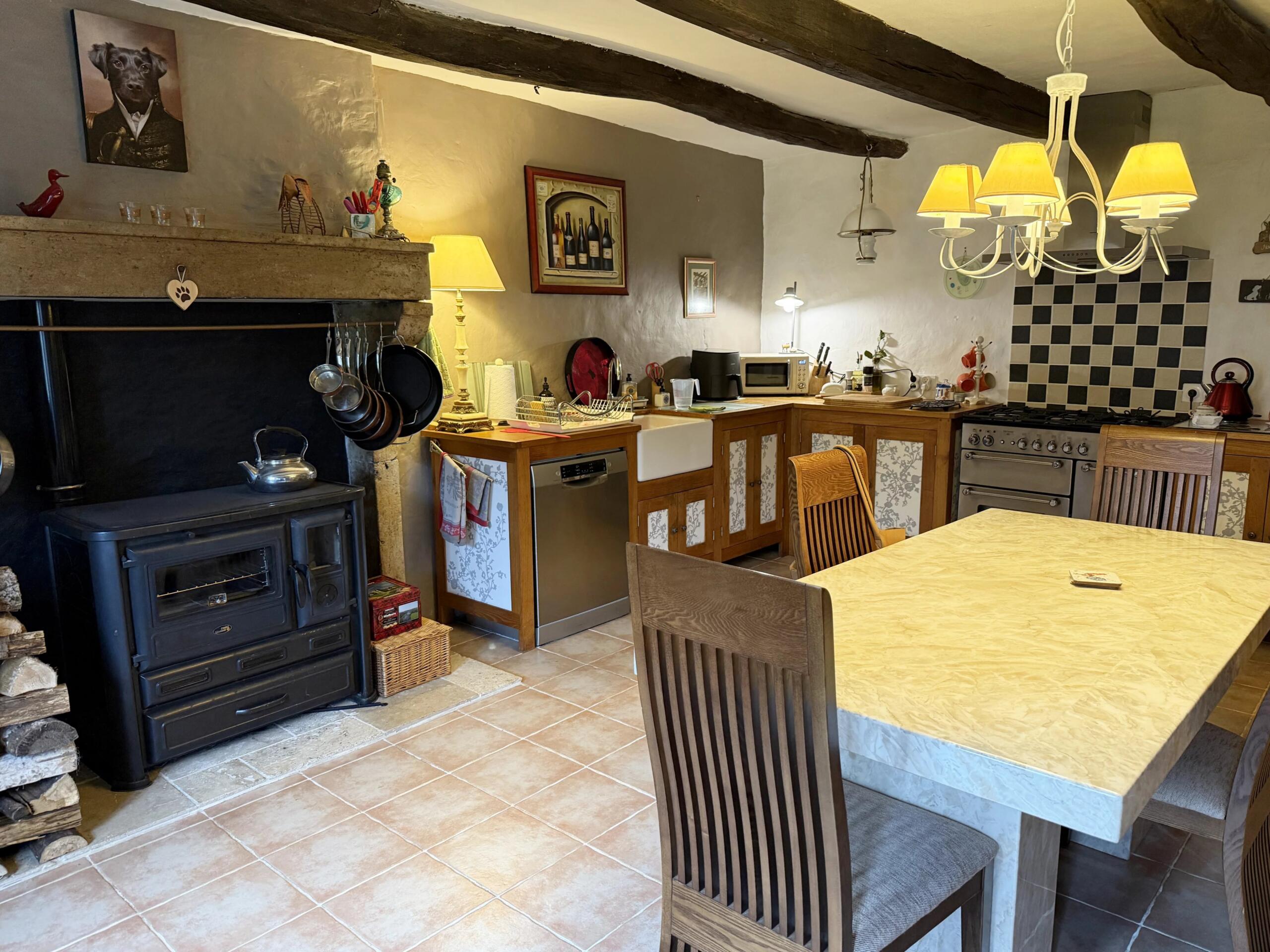 Charming 3-bed country property in a quiet location, Poitou-Charentes – France – BVI85487