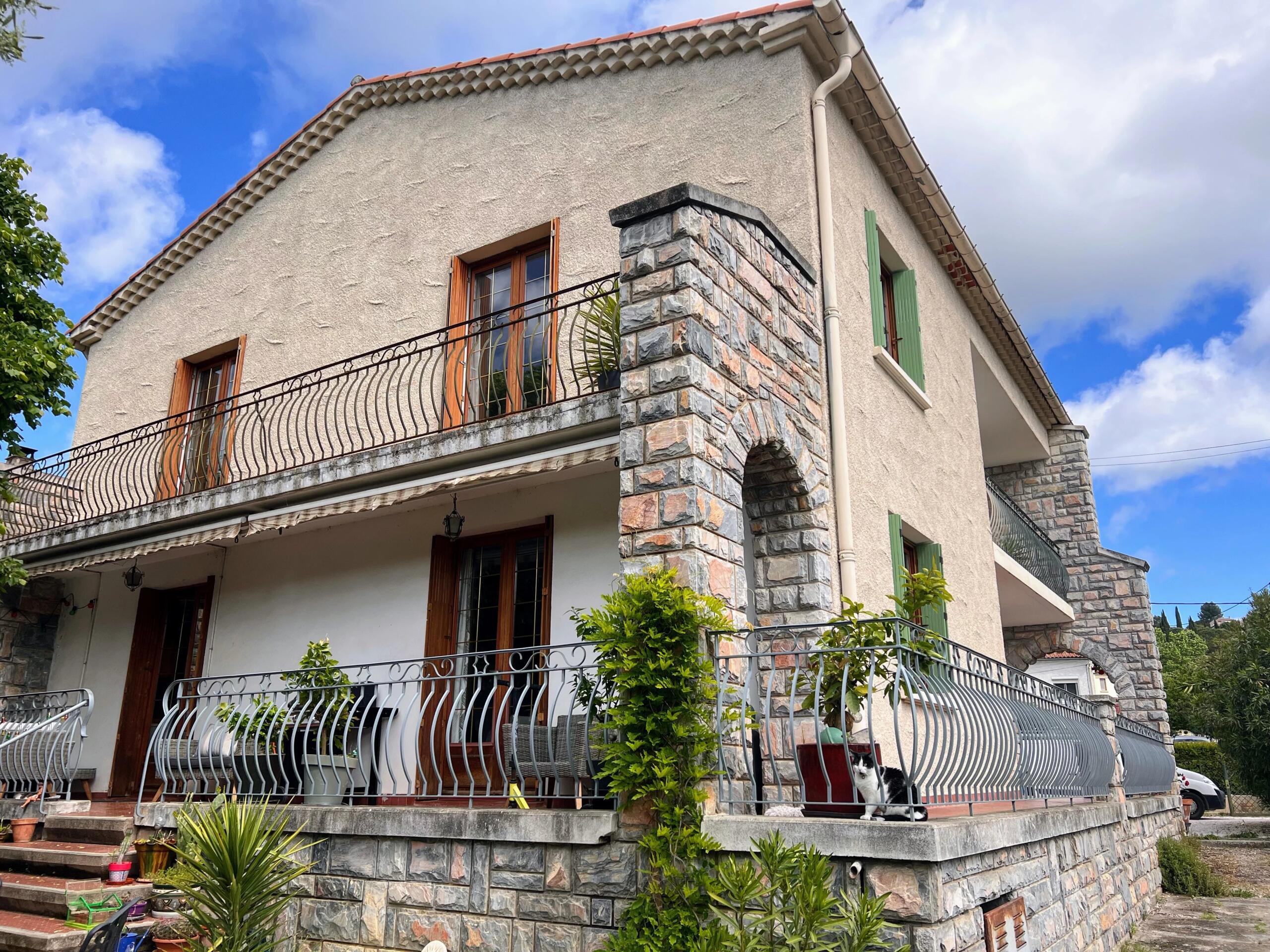 LIMOUX- Substantial Detached Family Home with Gardens, Garage & Walkable Town Location, Languedoc-Roussillon – France – BVI85627
