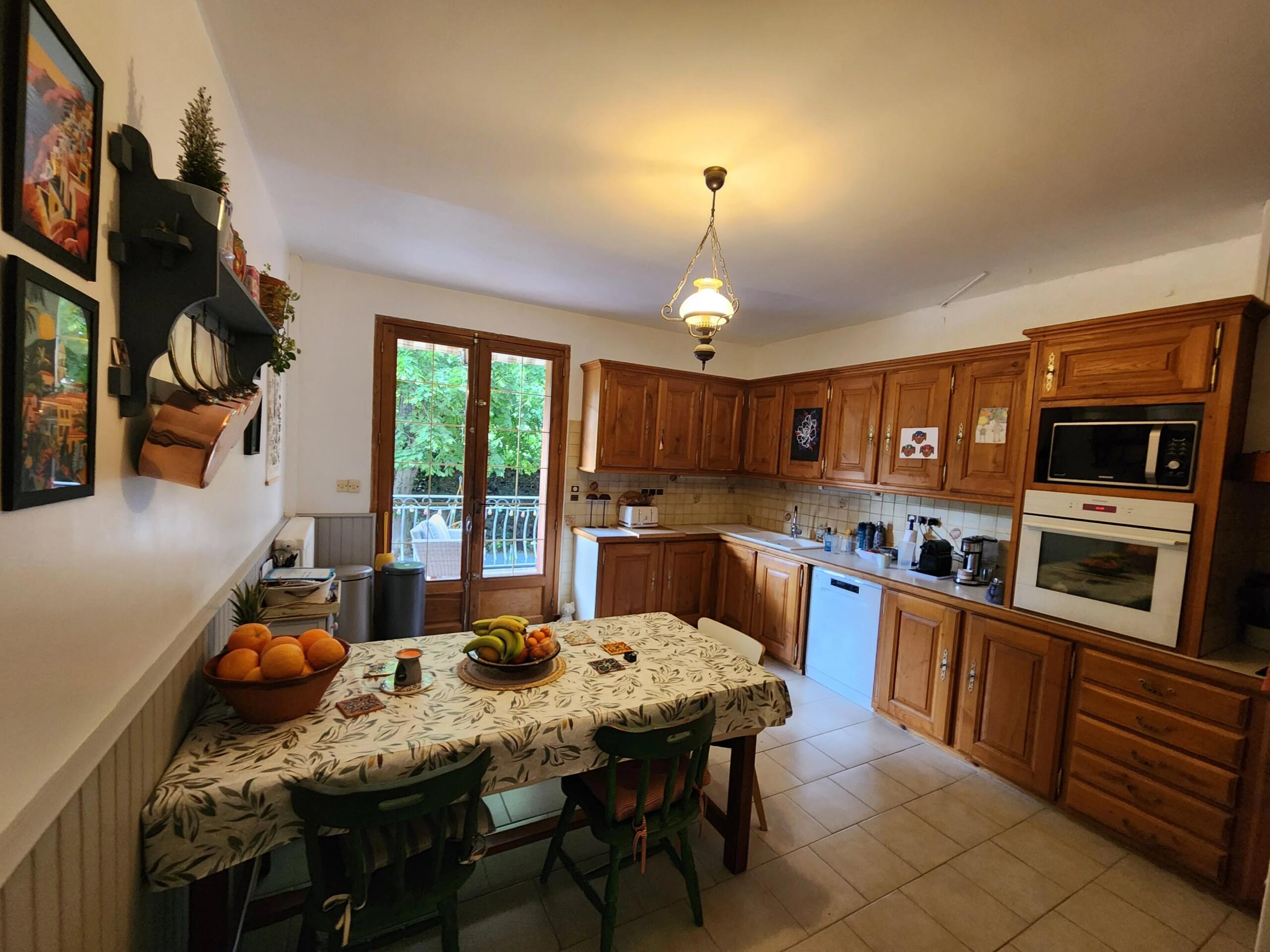 LIMOUX- Substantial Detached Family Home with Gardens, Garage & Walkable Town Location, Languedoc-Roussillon – France – BVI85627