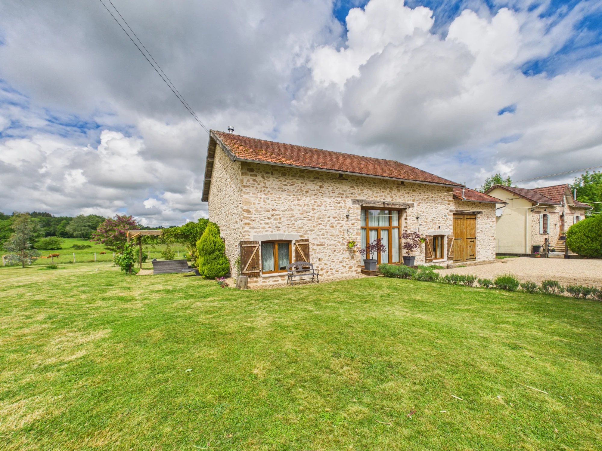 La belle vie awaits! Immaculately presented barn conversion with second house and swimming pool, Limousin – France – BVI85314