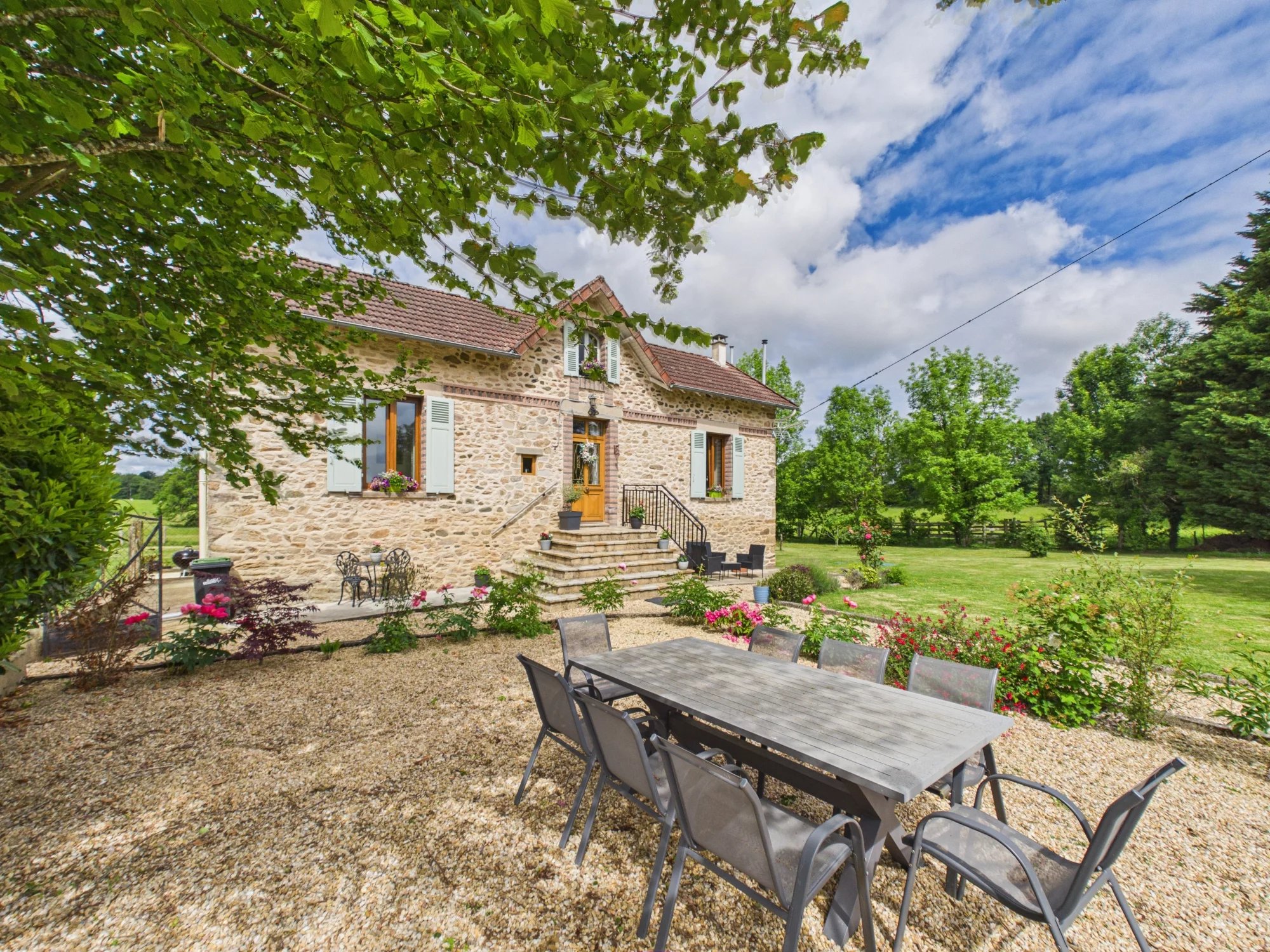 La belle vie awaits! Immaculately presented barn conversion with second house and swimming pool, Limousin – France – BVI85314