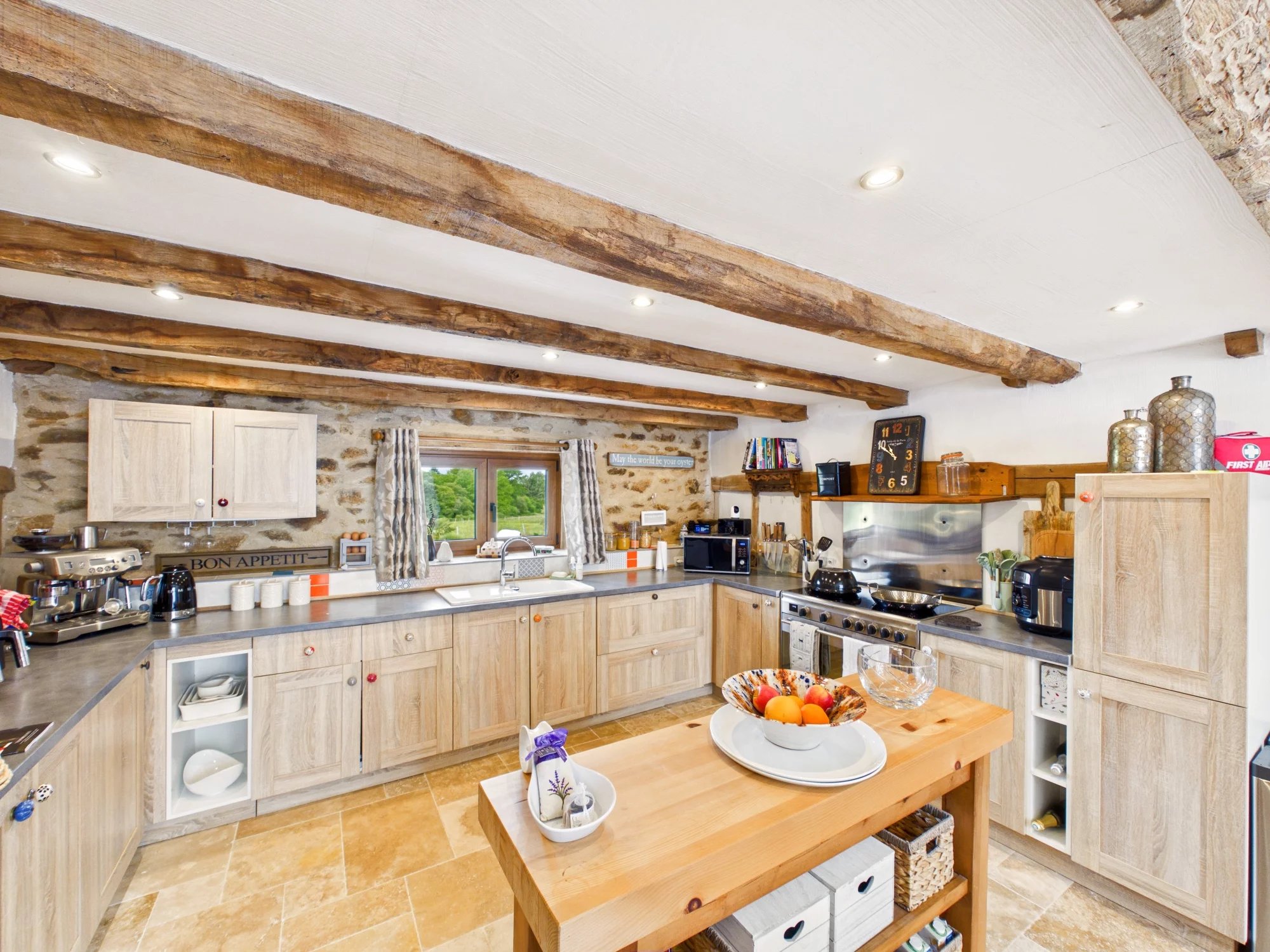 La belle vie awaits! Immaculately presented barn conversion with second house and swimming pool, Limousin – France – BVI85314