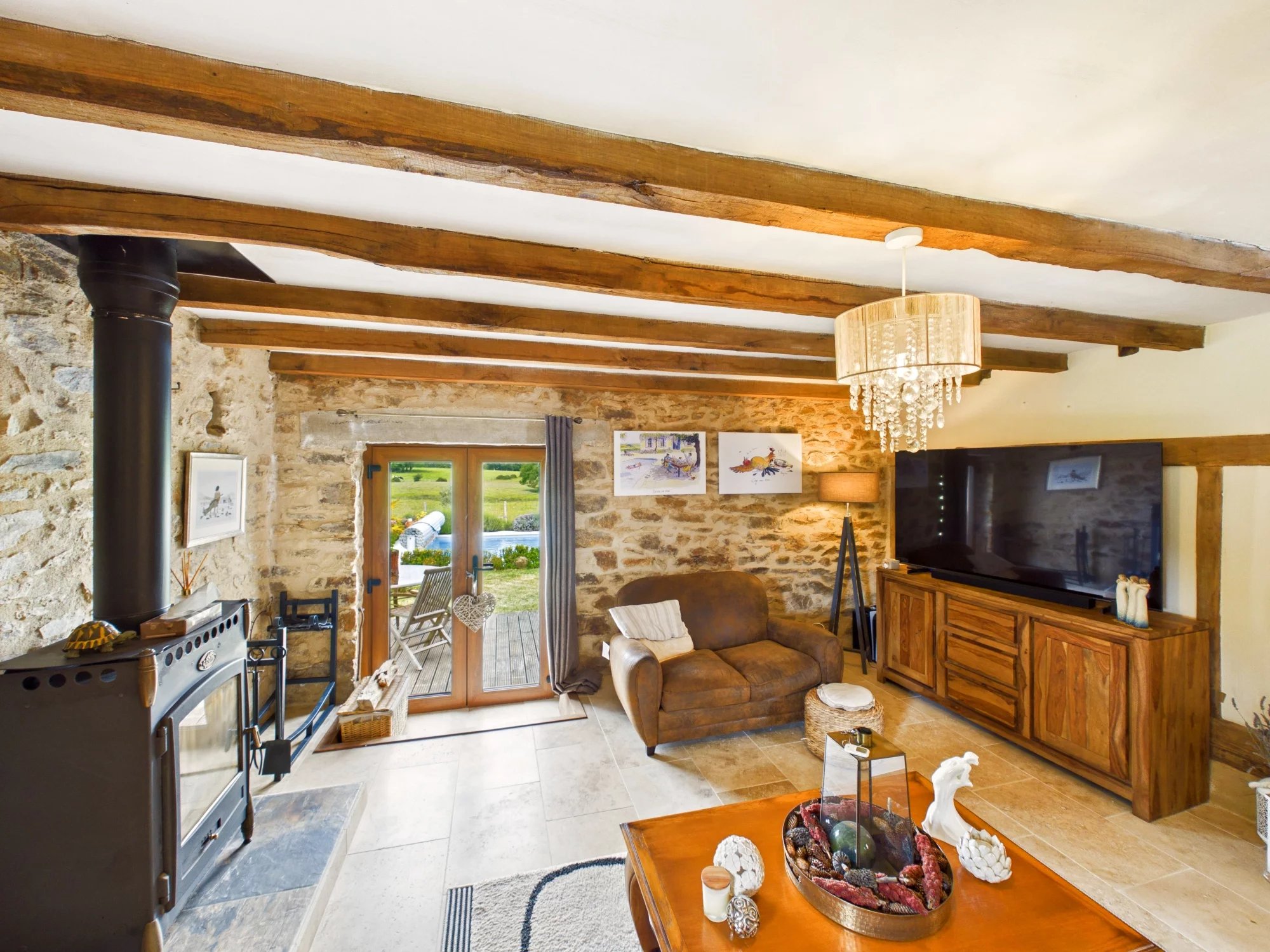 La belle vie awaits! Immaculately presented barn conversion with second house and swimming pool, Limousin – France – BVI85314