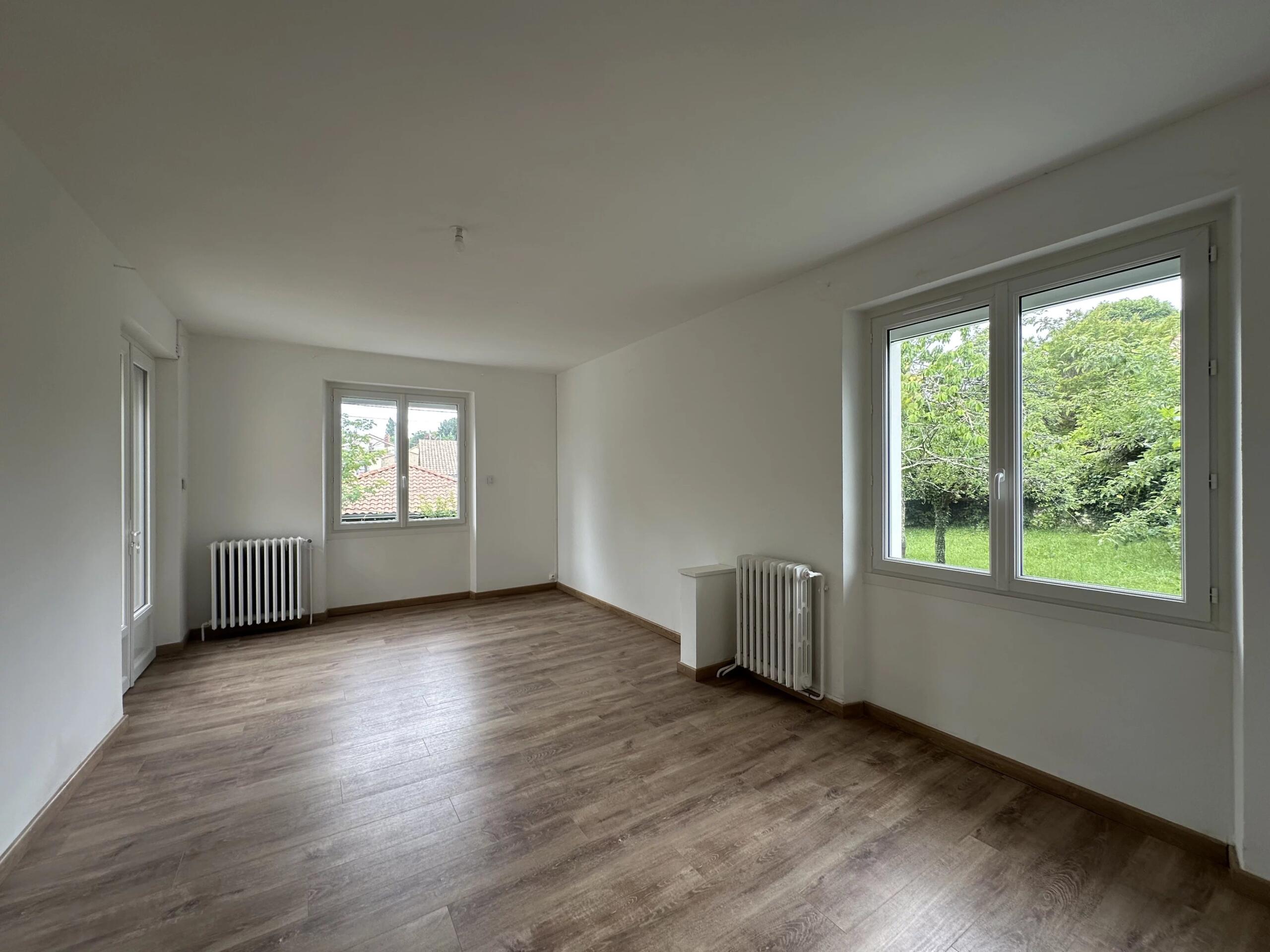 Large house within walking distance of all facilities and schools, Aquitaine – France – BVI65045