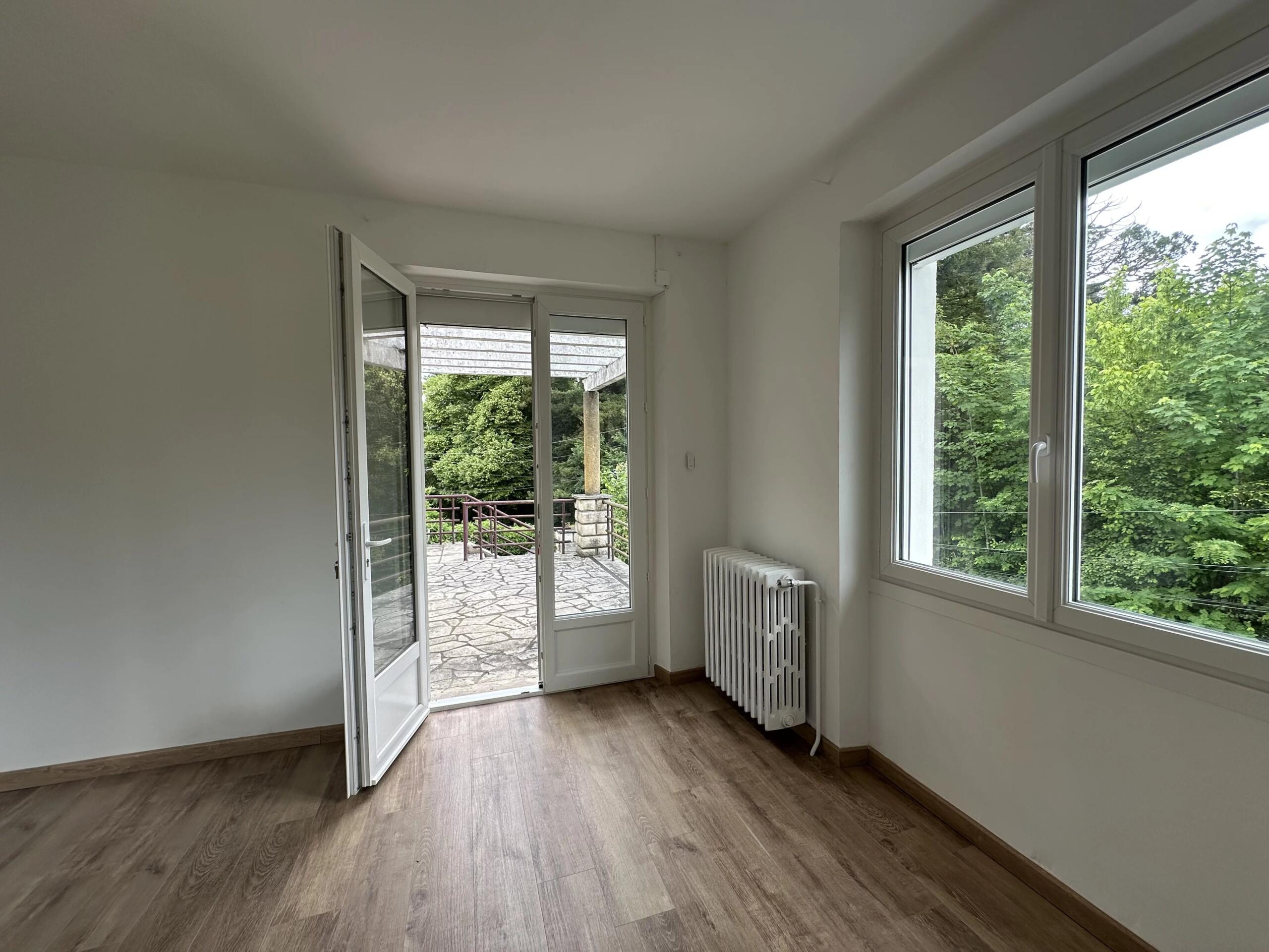 Large house within walking distance of all facilities and schools, Aquitaine – France – BVI65045