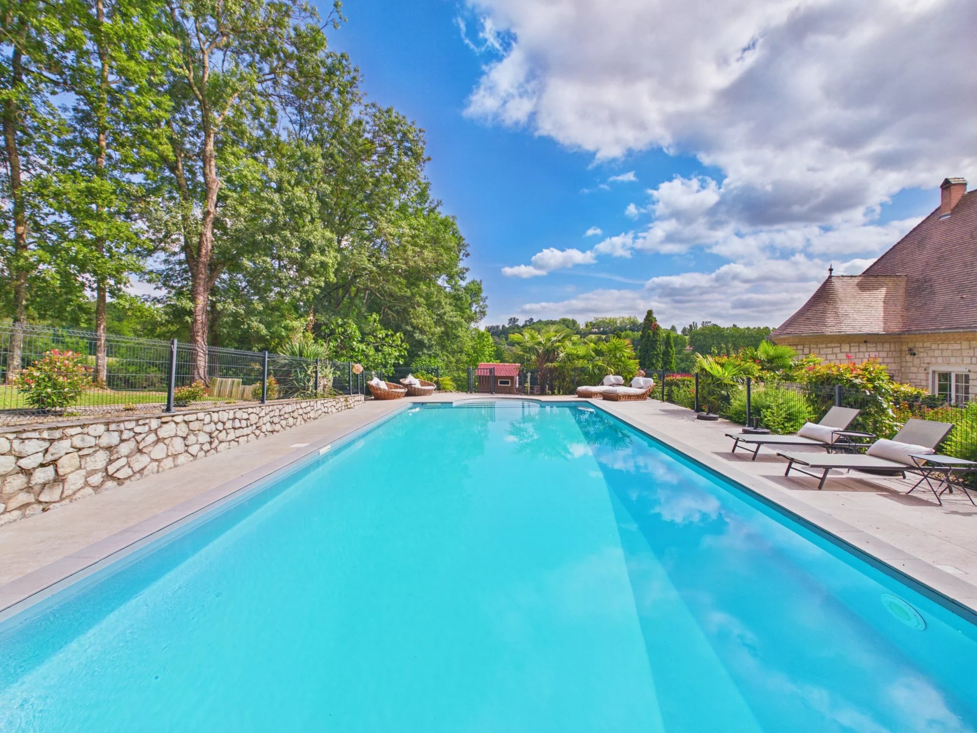 Stunning property with swimming pool and open views, Aquitaine – France – BVI85644