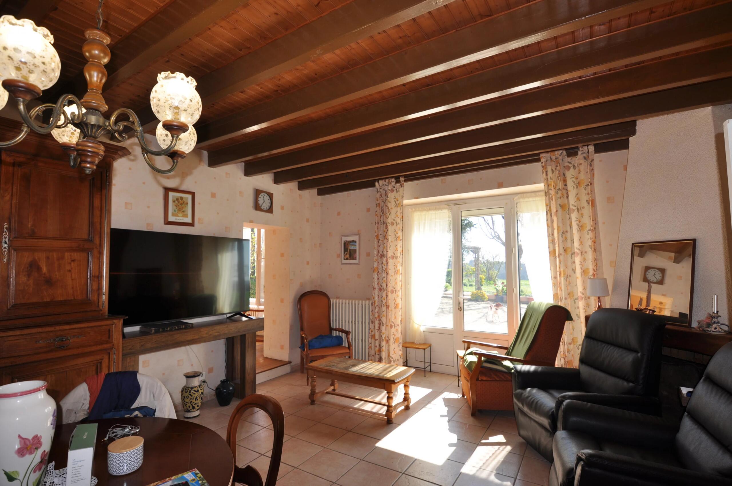3-bedroom house of 120m² with barn and 7830m² garden, Poitou-Charentes – France – BVI84810