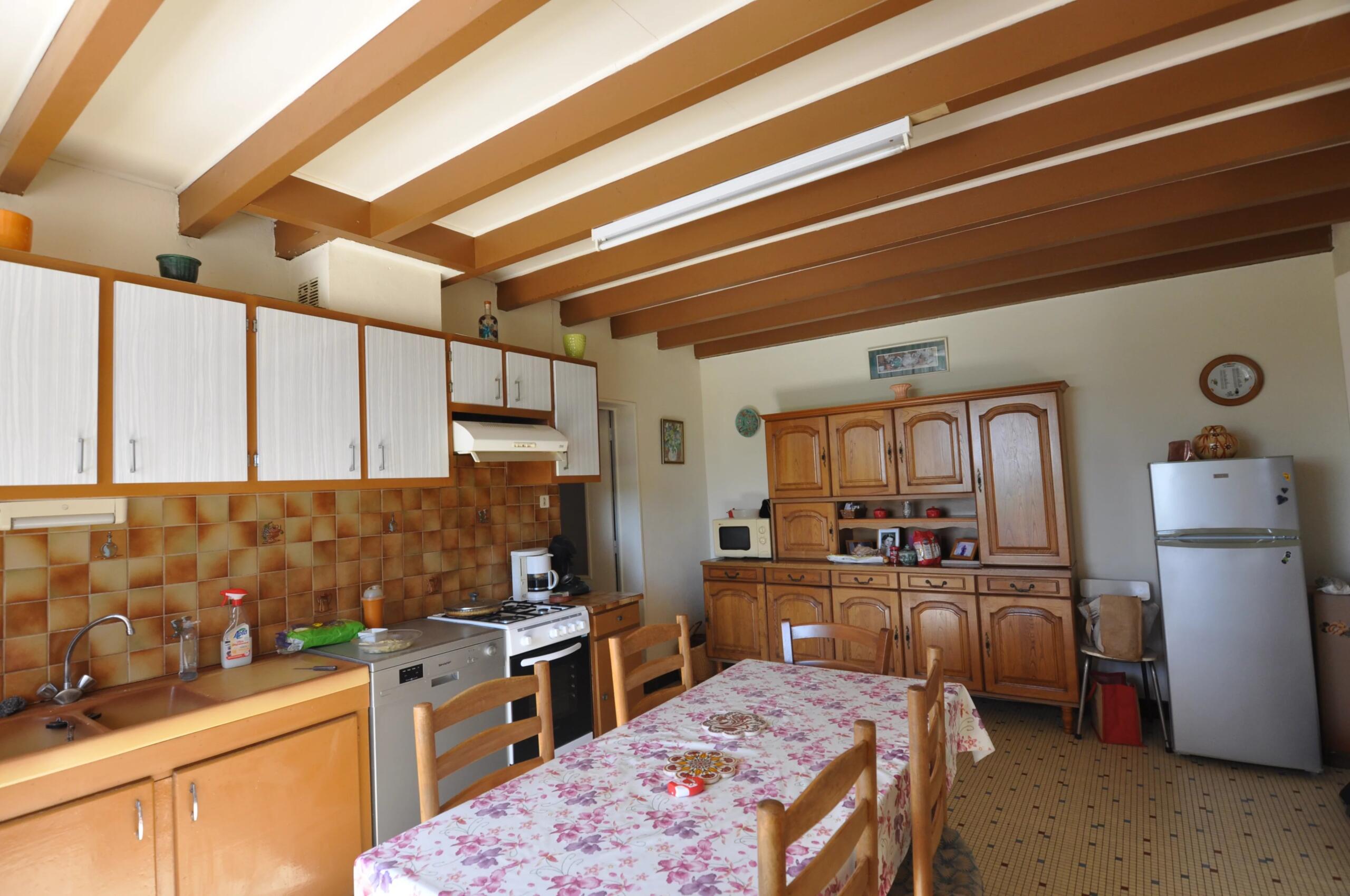 3-bedroom house of 120m² with barn and 7830m² garden, Poitou-Charentes – France – BVI84810