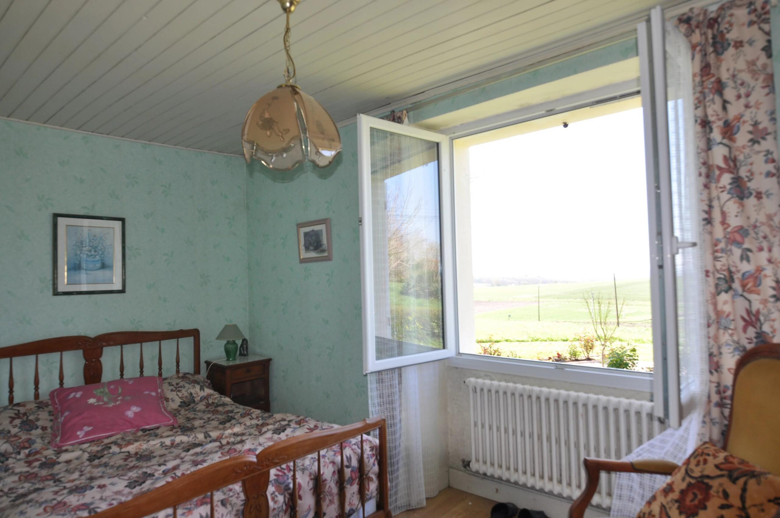 3-bedroom house of 120m² with barn and 7830m² garden, Poitou-Charentes – France – BVI84810