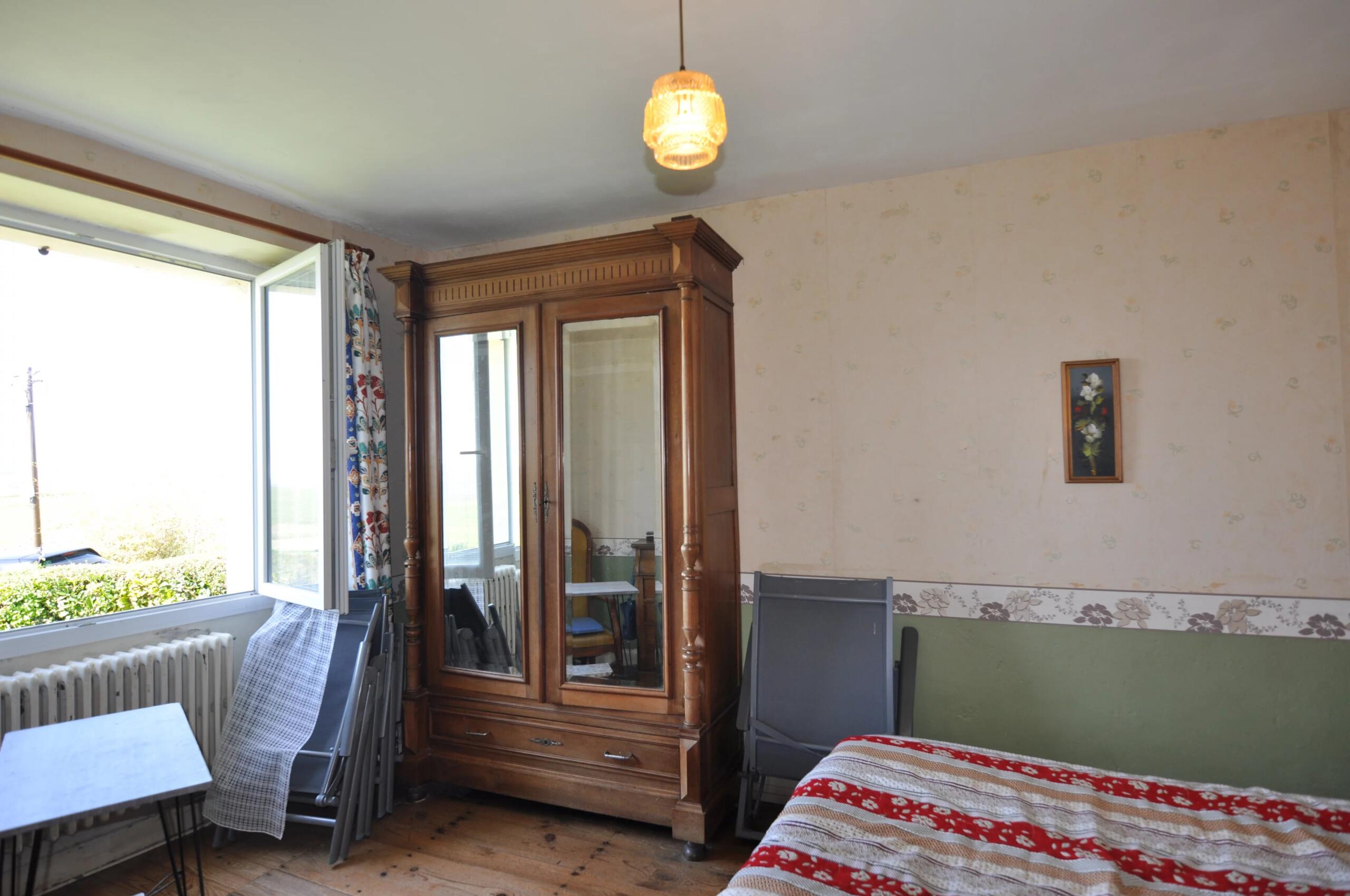 3-bedroom house of 120m² with barn and 7830m² garden, Poitou-Charentes – France – BVI84810