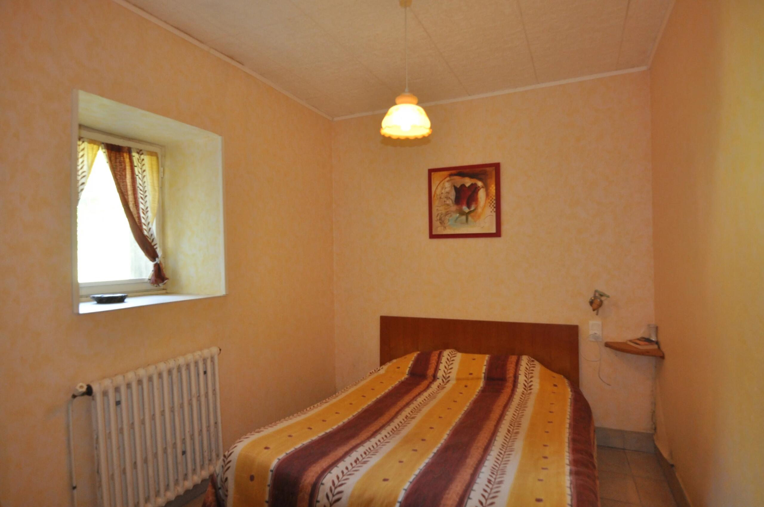 3-bedroom house of 120m² with barn and 7830m² garden, Poitou-Charentes – France – BVI84810