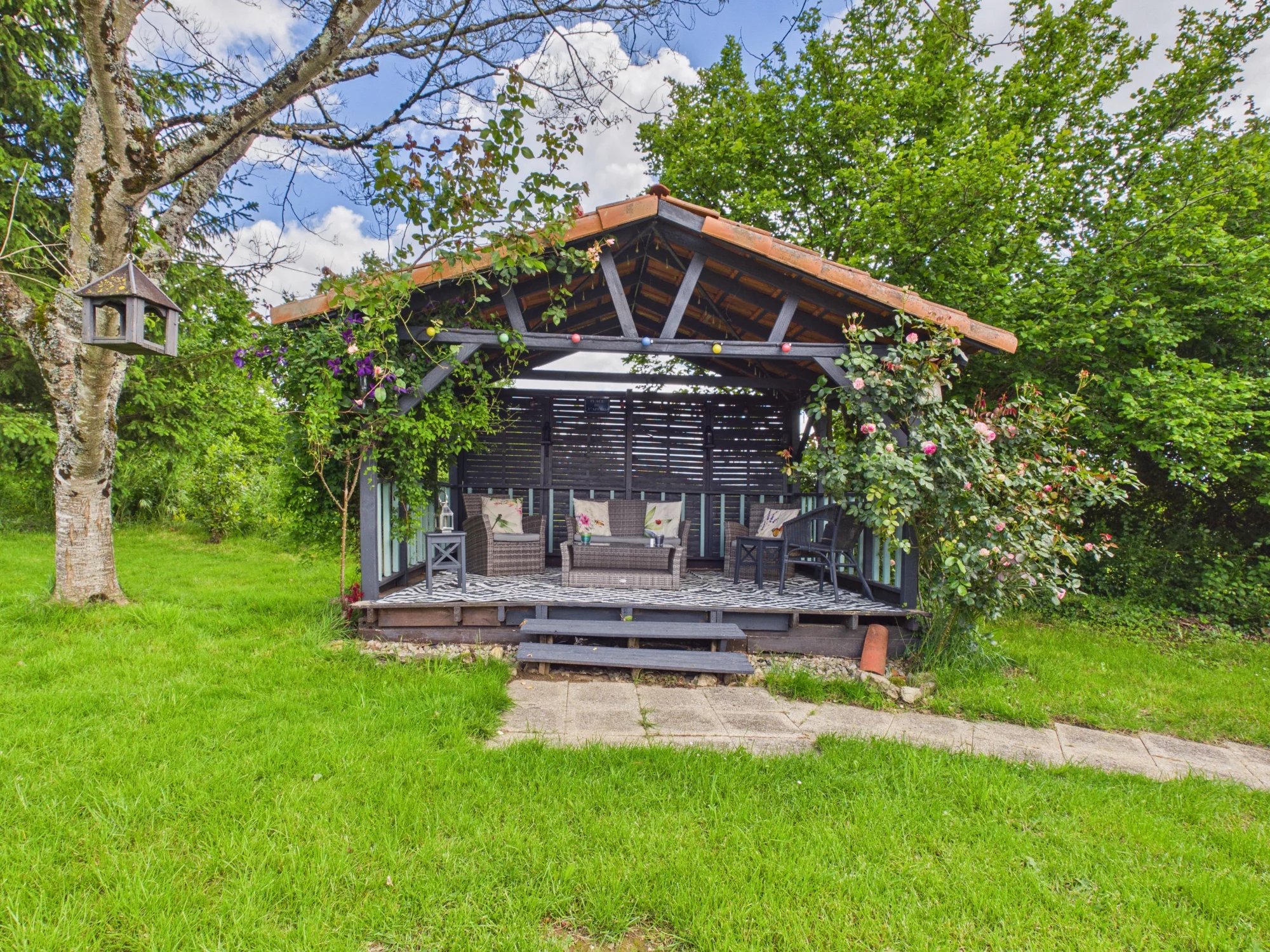 Beautifully renovated Charentaise Farmhouse complete with Gite, Poitou-Charentes – France – BVI85323