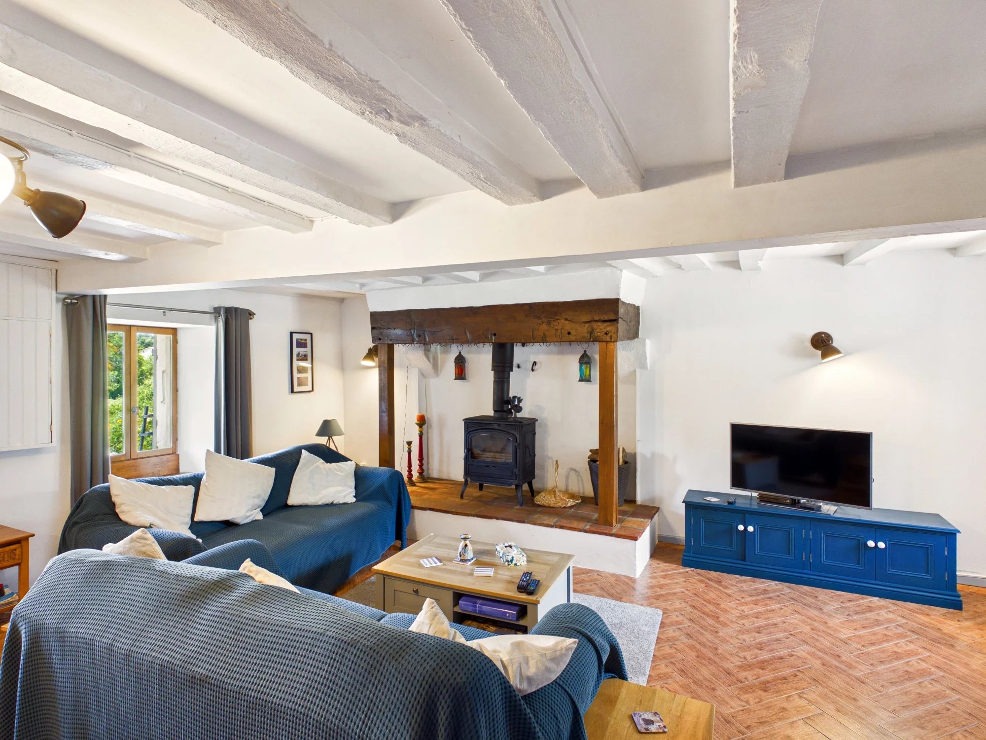 Beautifully renovated Charentaise Farmhouse complete with Gite, Poitou-Charentes – France – BVI85323
