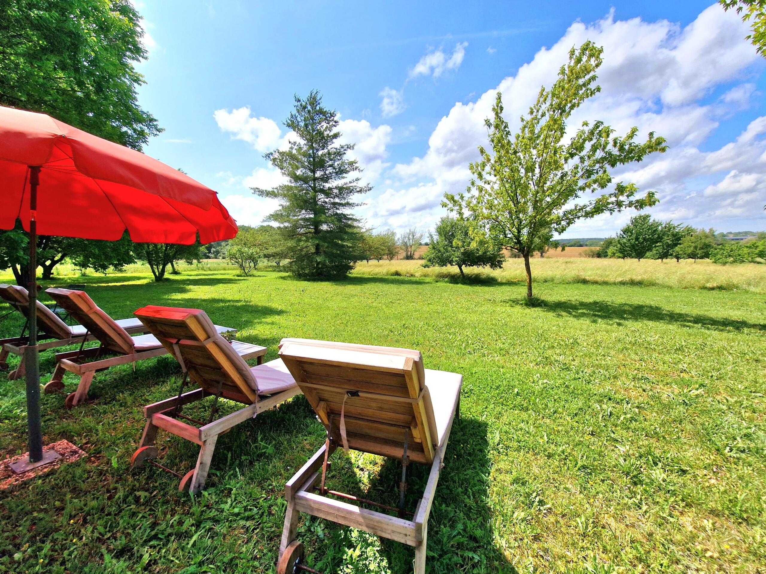 Charming stone cottage with magnificent views, Aquitaine – France – BVI70283