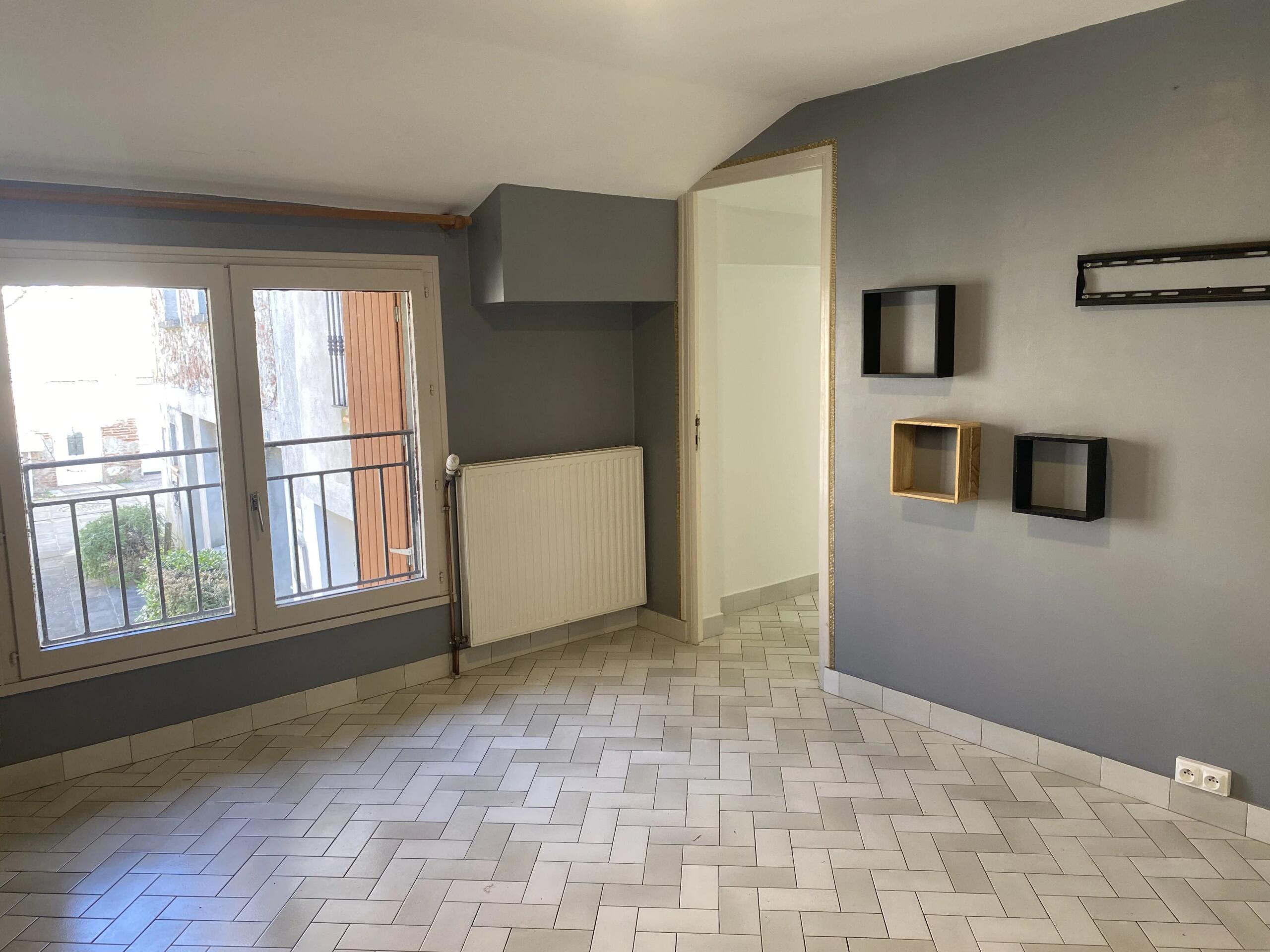 Charming stone house in the heart of historic Penne-d’Agenais with stunning basilica views, Aquitaine – France – BVI84616