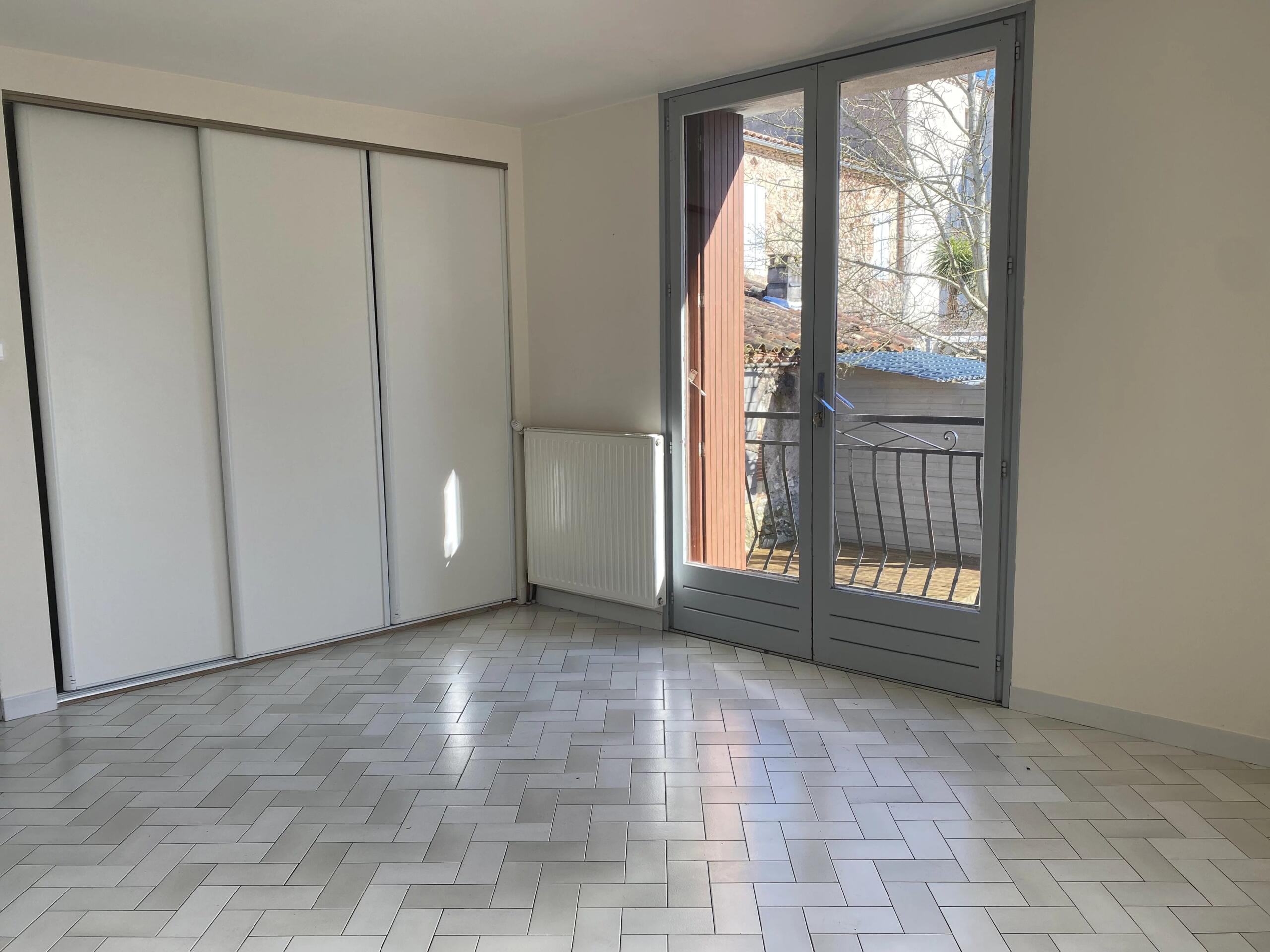 Charming stone house in the heart of historic Penne-d’Agenais with stunning basilica views, Aquitaine – France – BVI84616